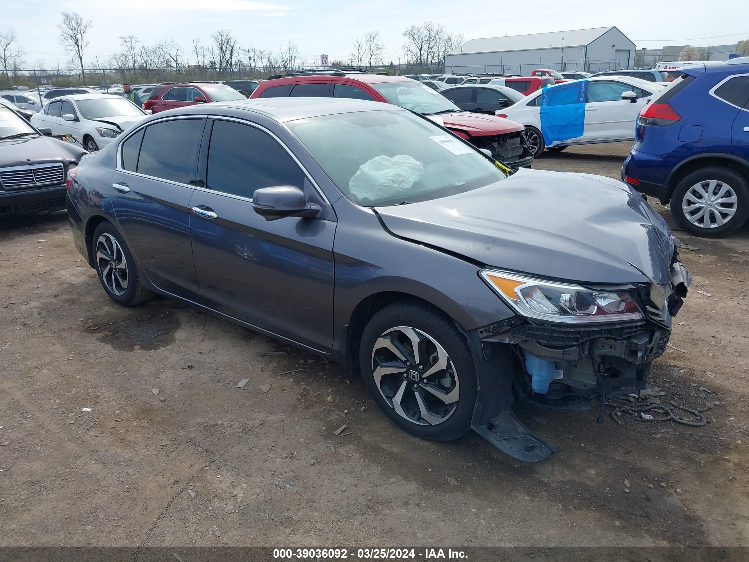 HONDA ACCORD 2017 1hgcr3f88ha013118