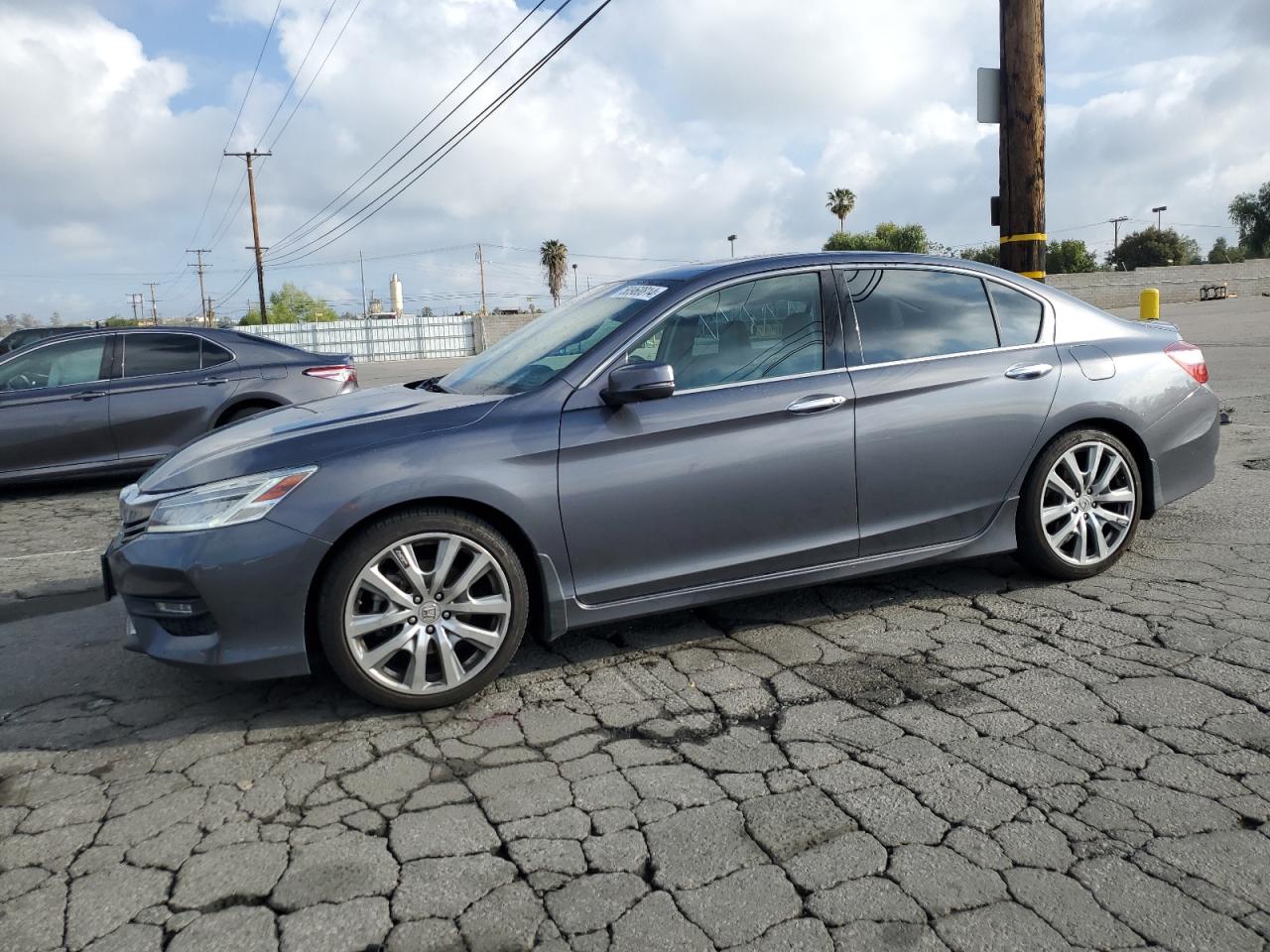 HONDA ACCORD 2017 1hgcr3f95ha011514