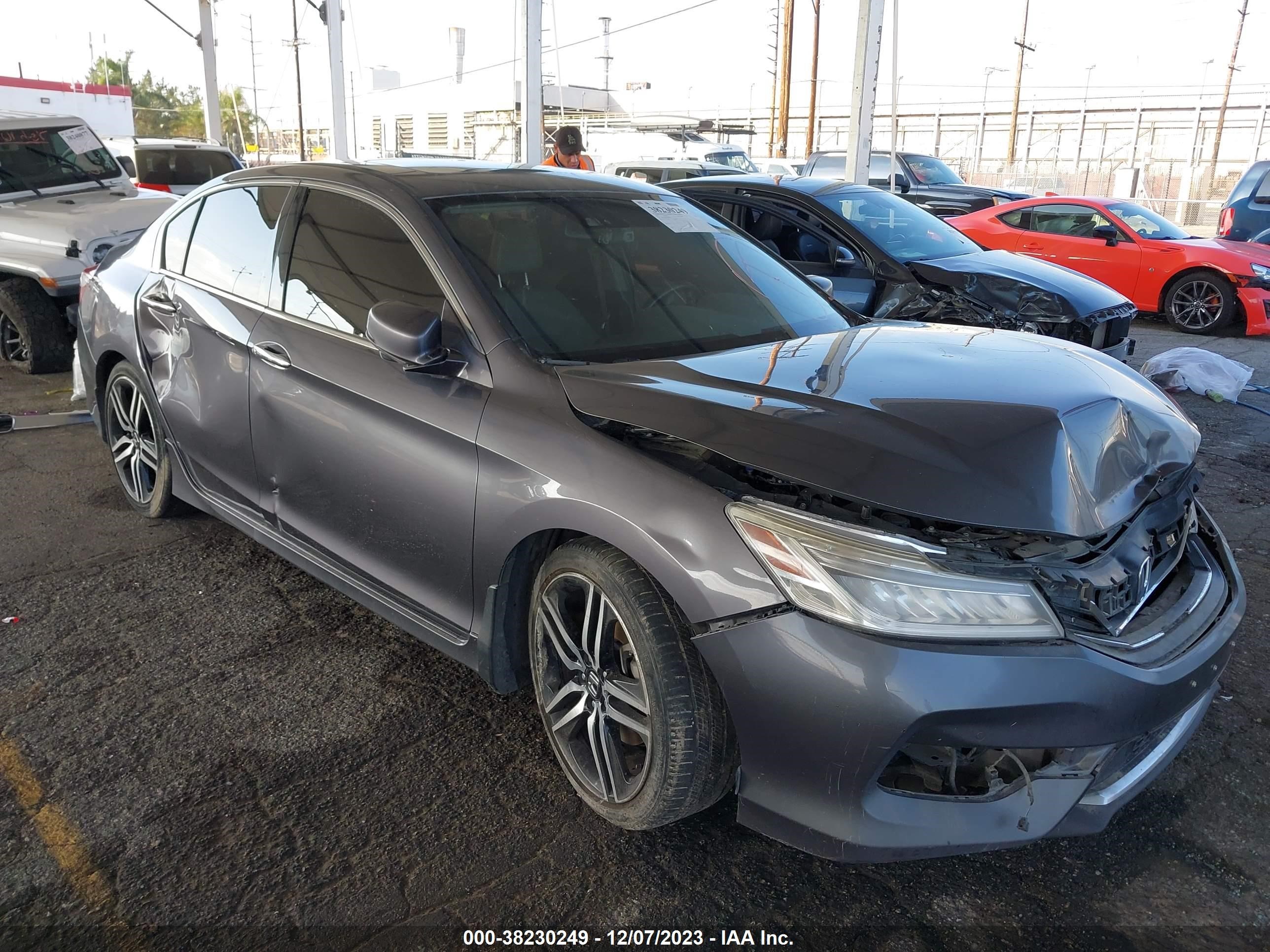 HONDA ACCORD 2017 1hgcr3f96ha000943