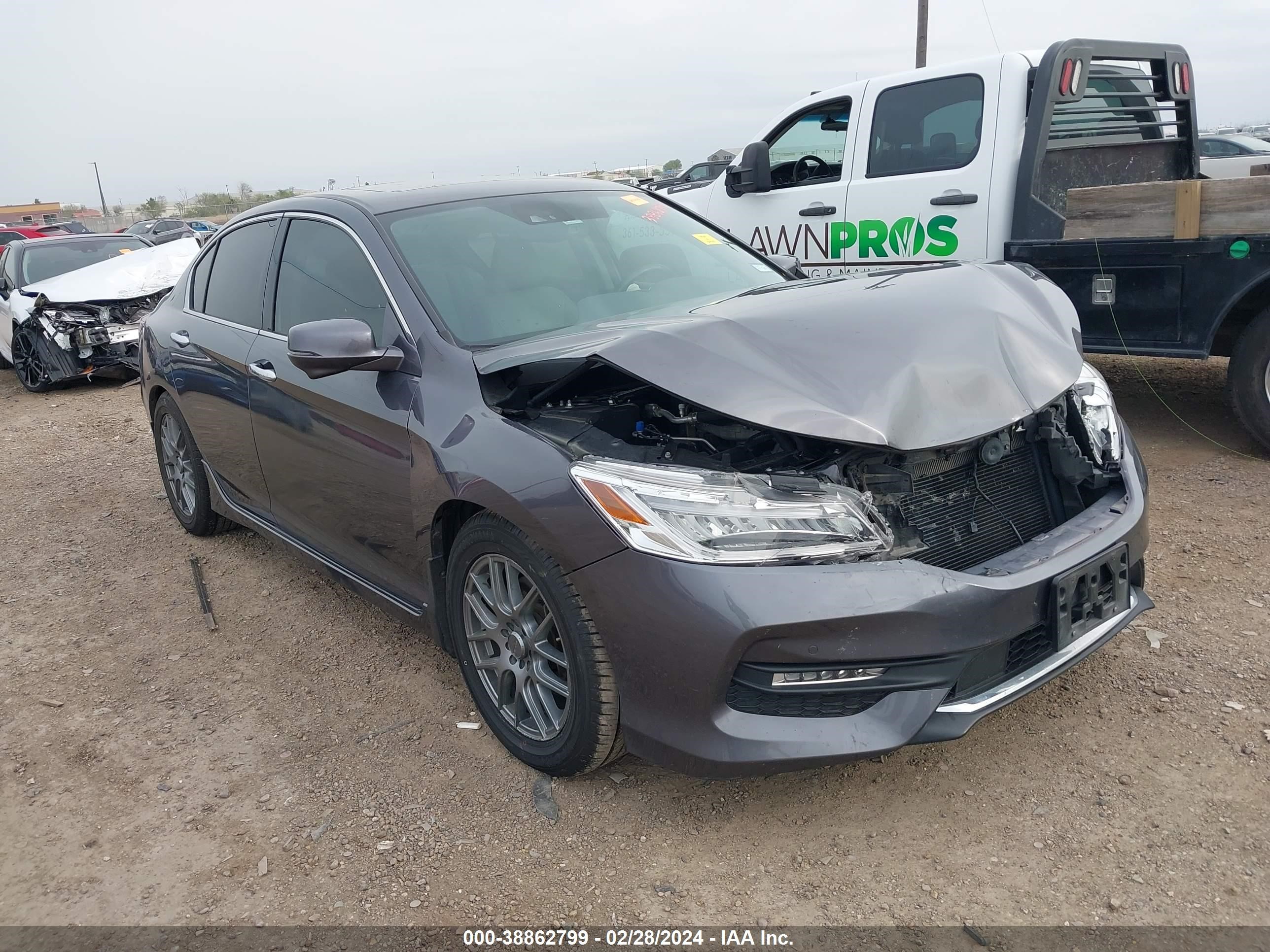 HONDA ACCORD 2017 1hgcr3f98ha002578