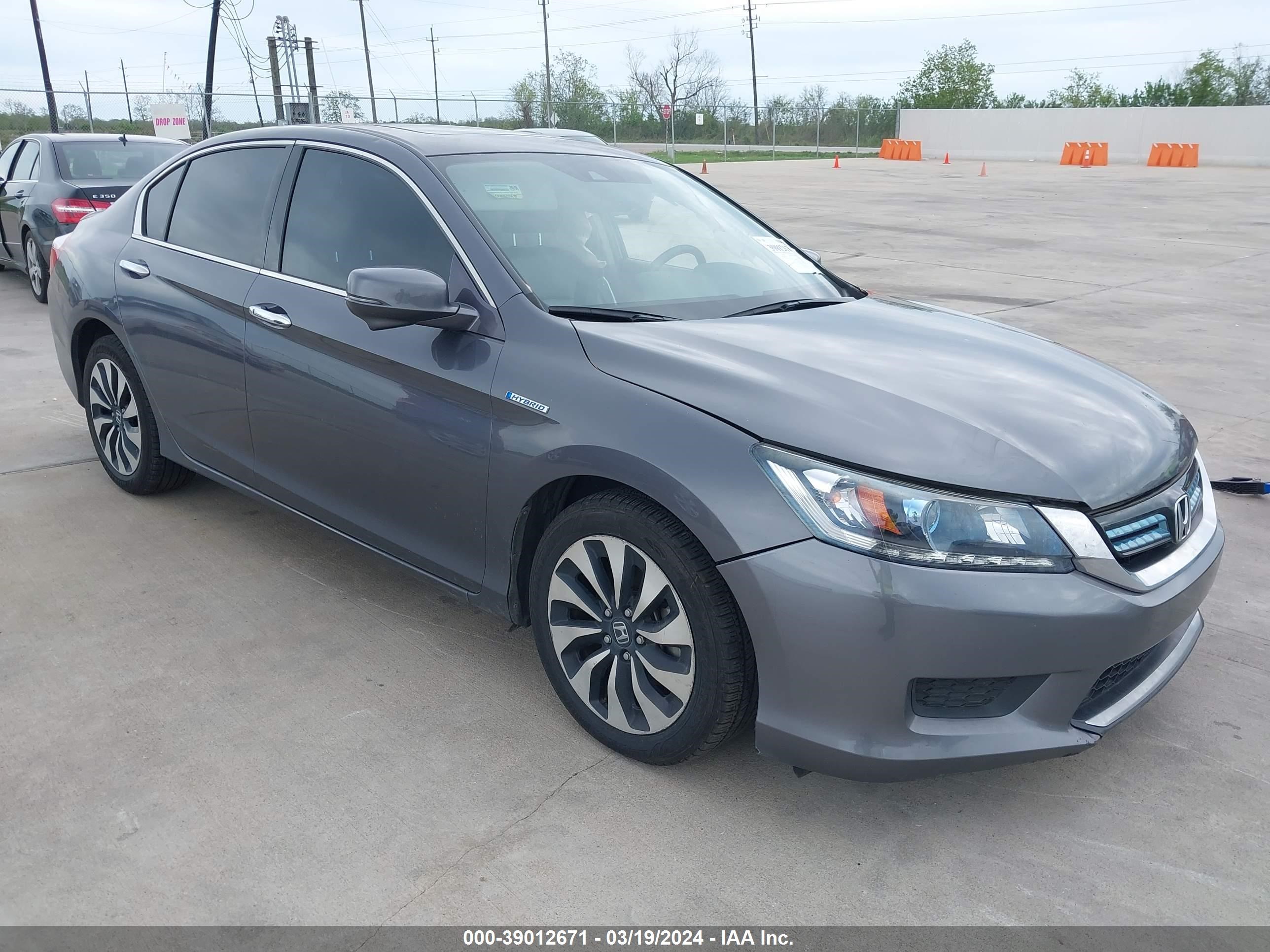 HONDA ACCORD 2015 1hgcr6f59fa013827