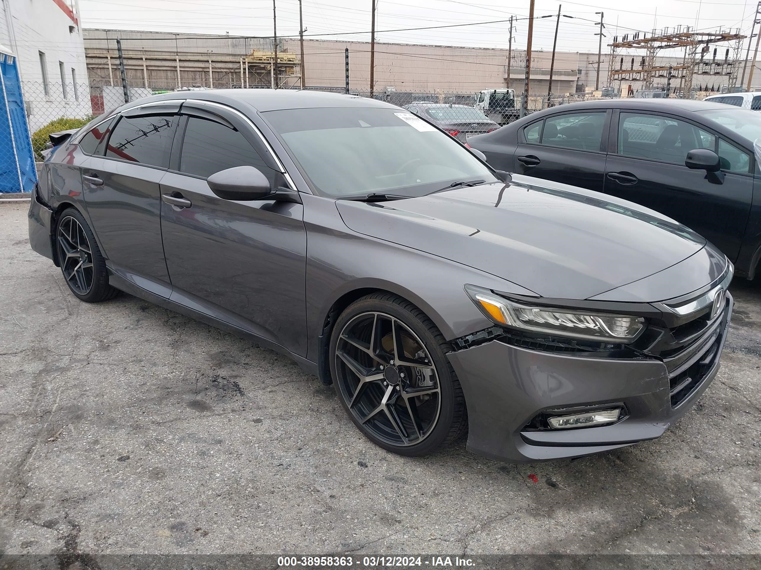 HONDA ACCORD 2018 1hgcv1e36ja065696