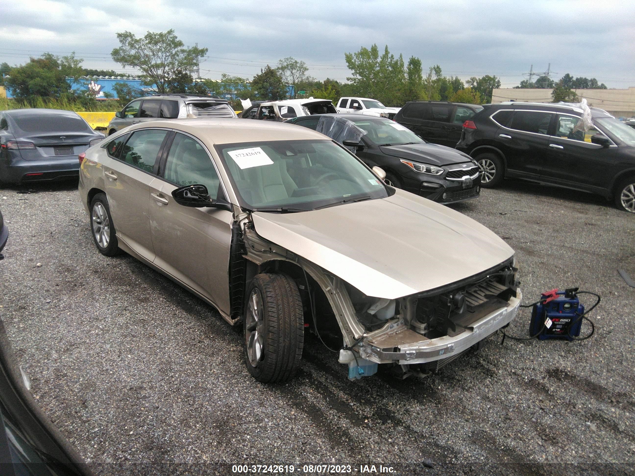 HONDA ACCORD 2018 1hgcv1f15ja250593