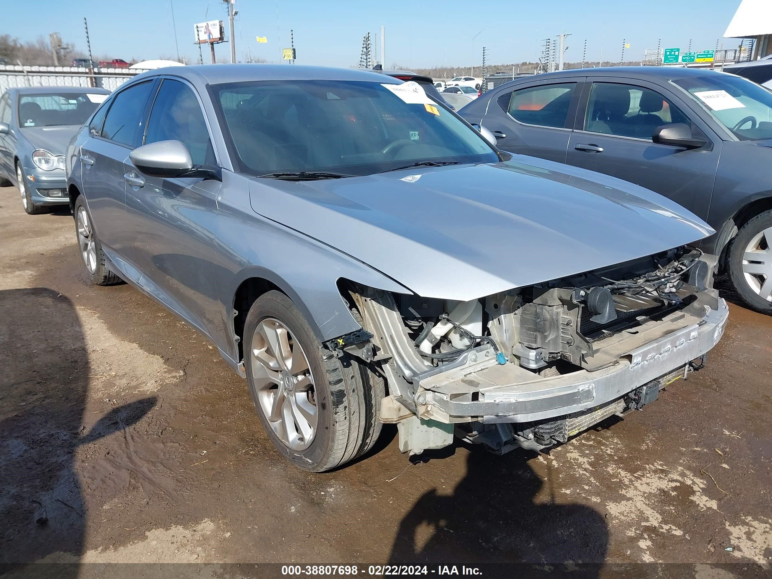 HONDA ACCORD 2018 1hgcv1f18ja105242