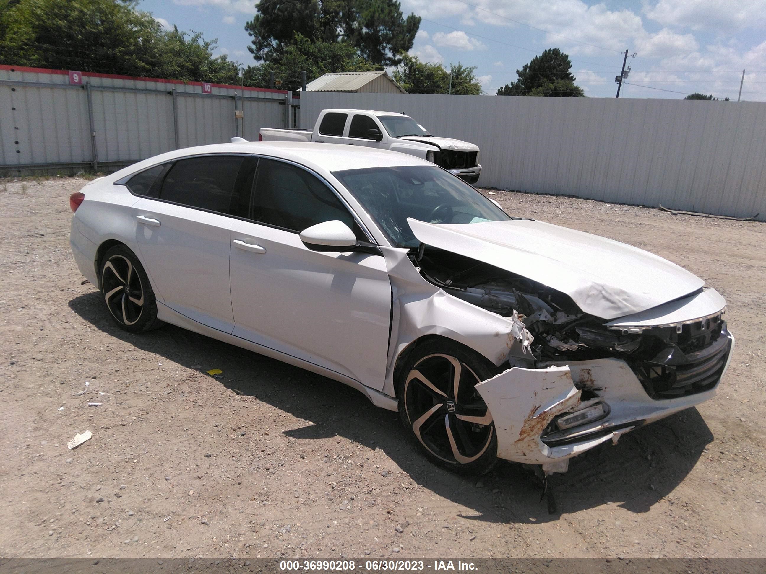 HONDA ACCORD 2019 1hgcv1f30ka111653