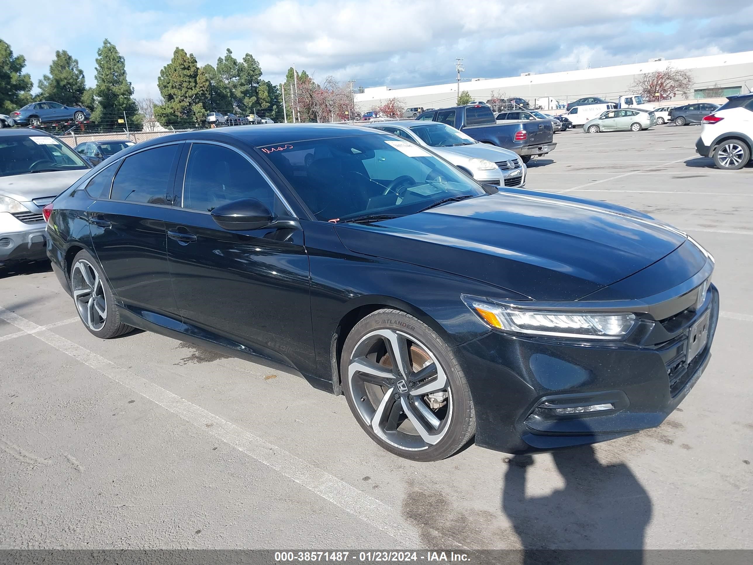 HONDA ACCORD 2018 1hgcv1f31ja221996