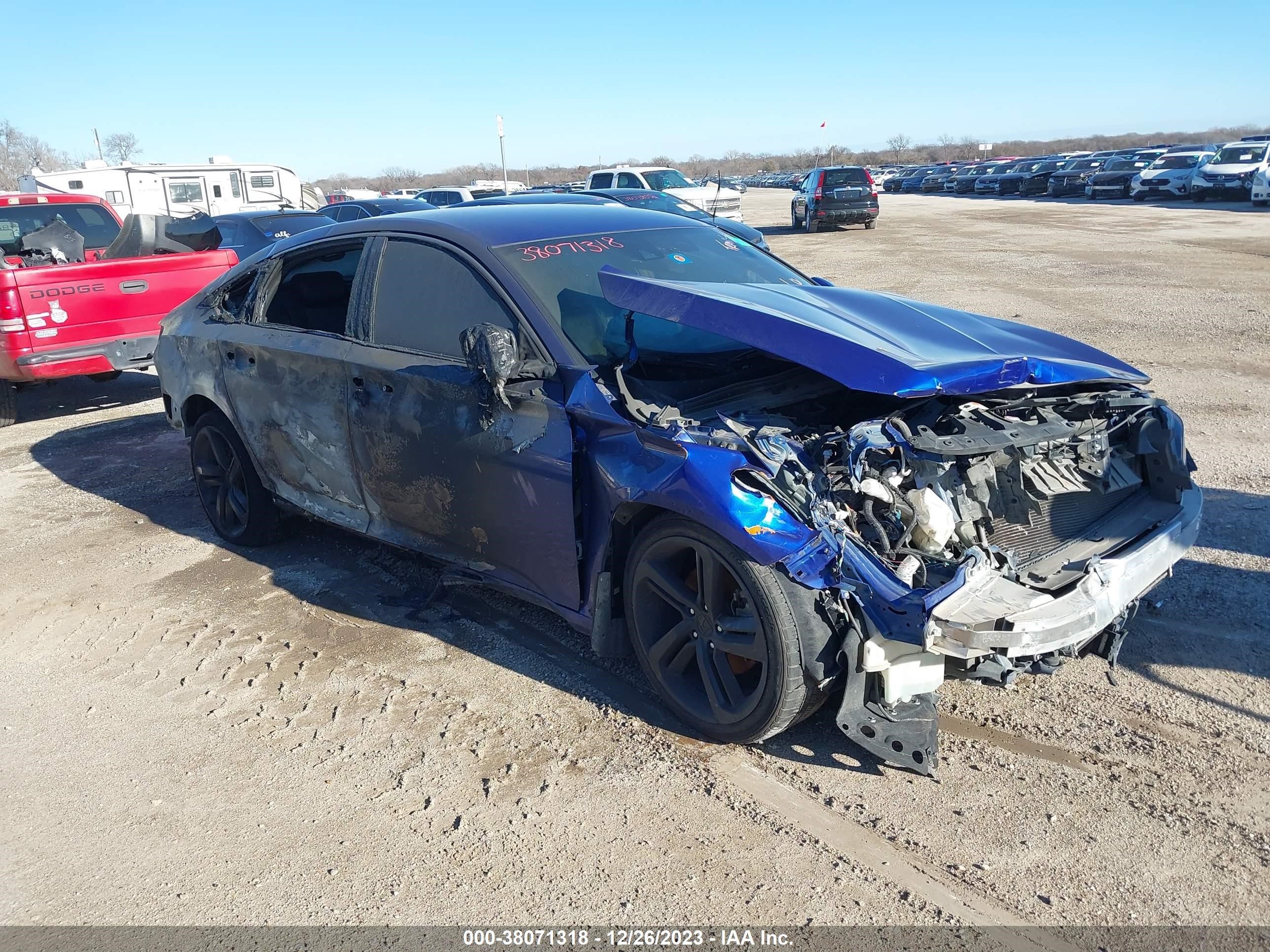 HONDA ACCORD 2018 1hgcv1f33ja029589