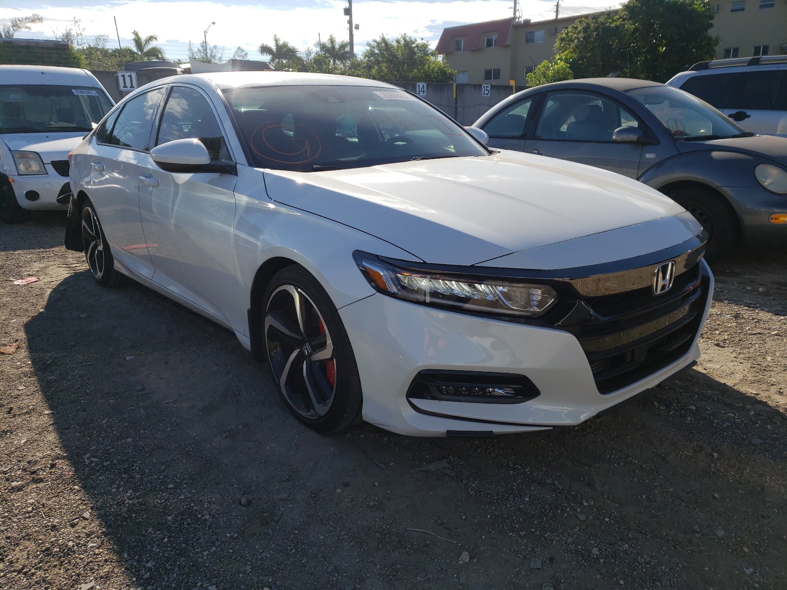 HONDA ACCORD SPO 2018 1hgcv1f33ja069882