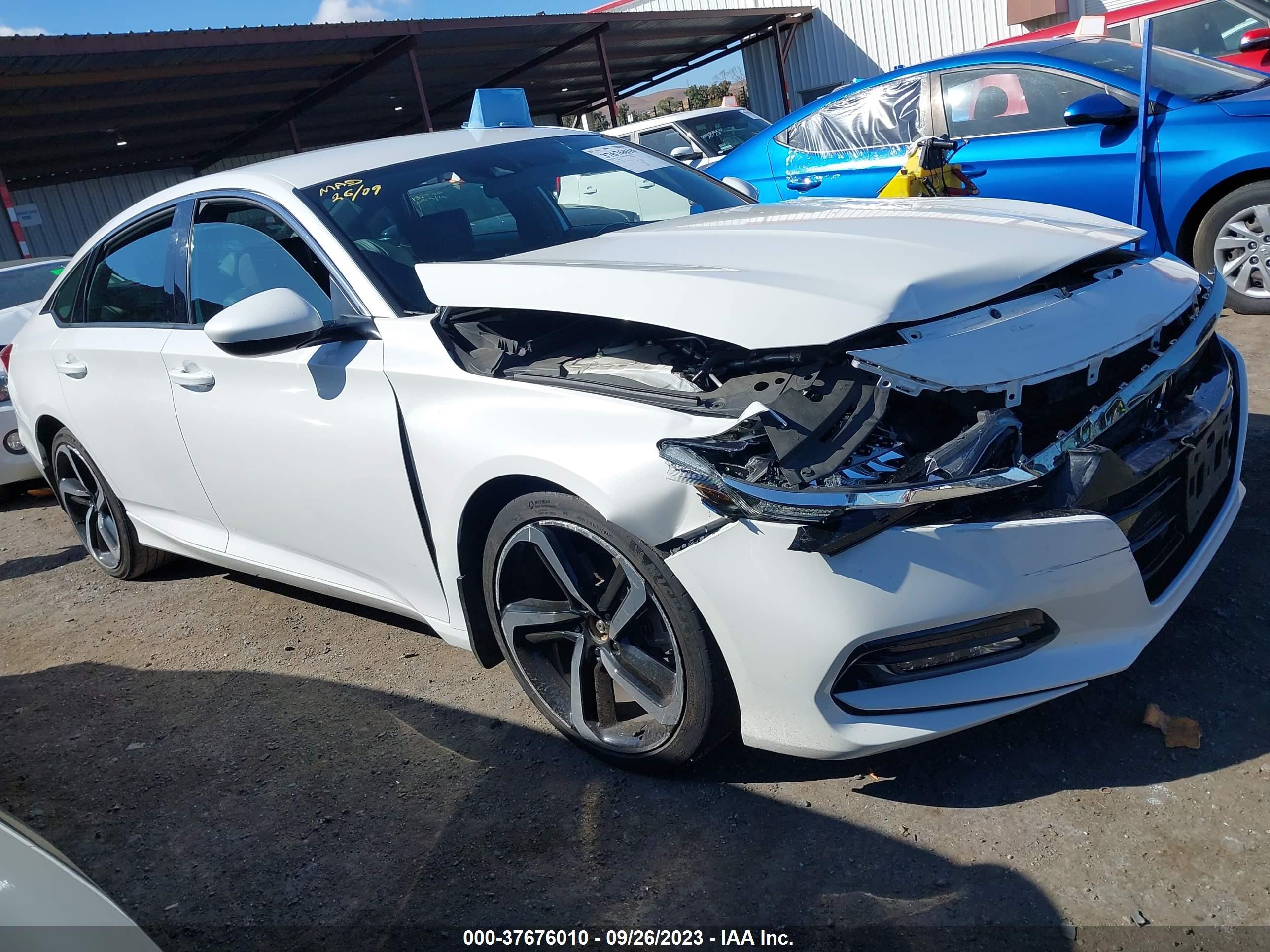 HONDA ACCORD 2018 1hgcv1f33ja152406