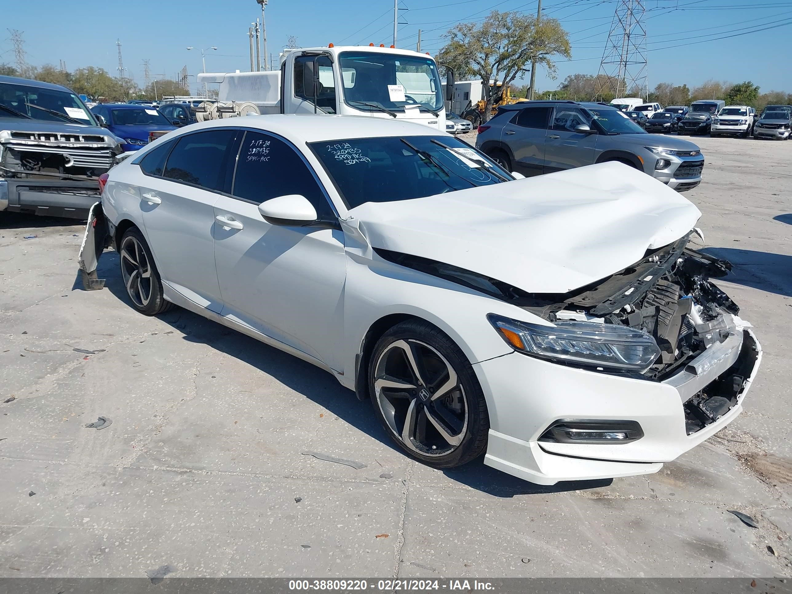 HONDA ACCORD 2018 1hgcv1f37ja060747