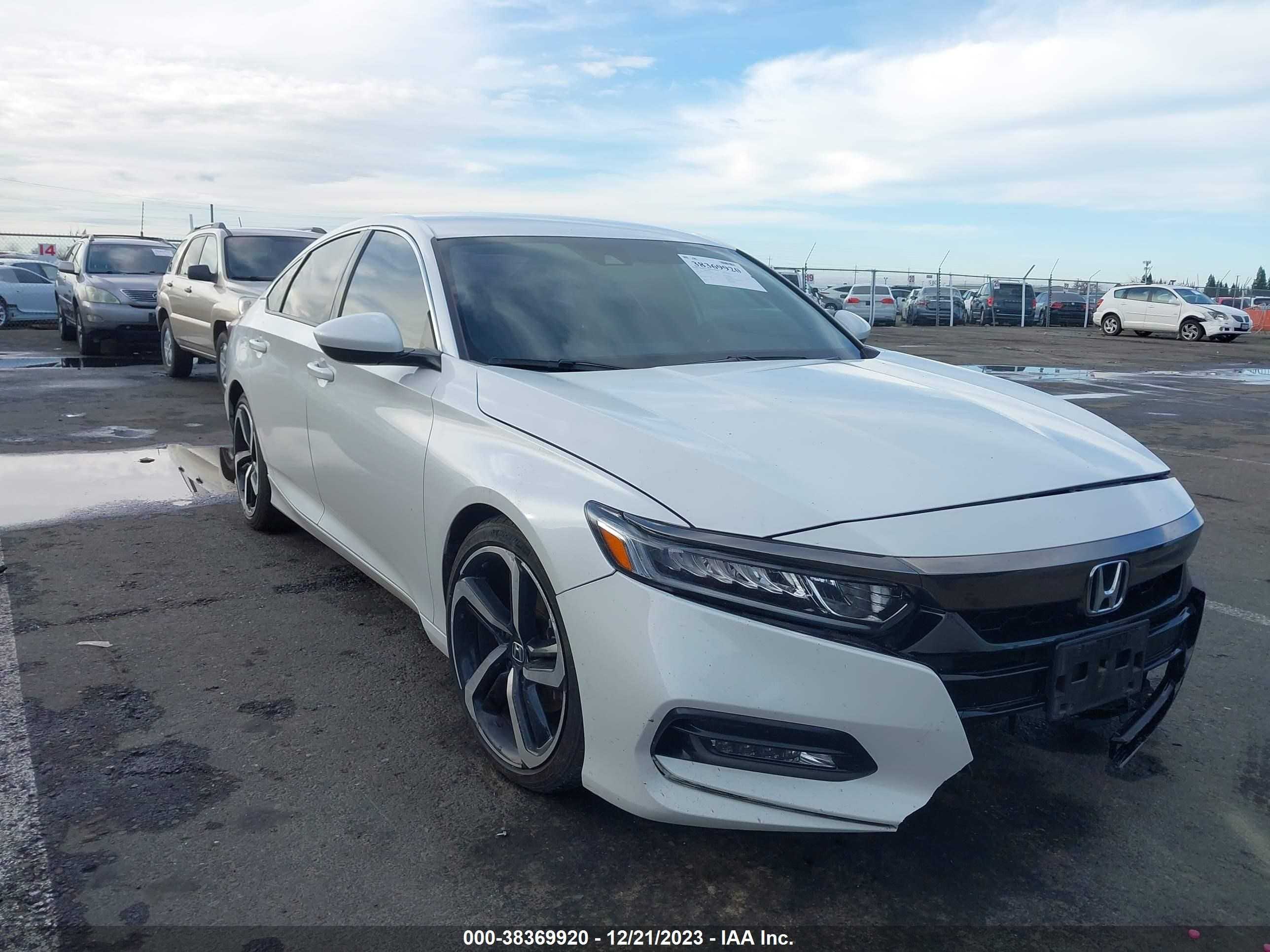 HONDA ACCORD 2018 1hgcv1f38ja238908