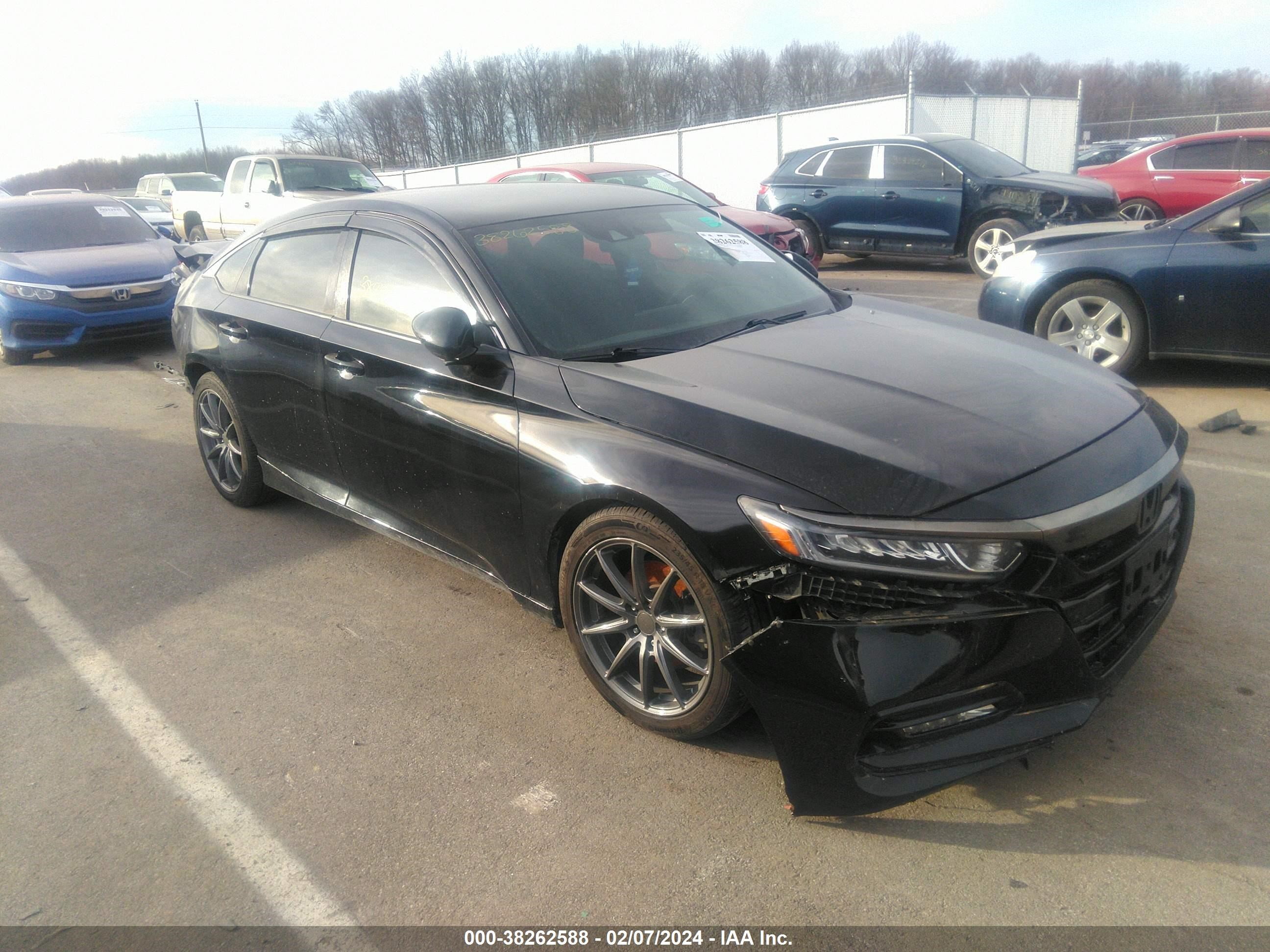 HONDA ACCORD 2018 1hgcv1f39ja053640