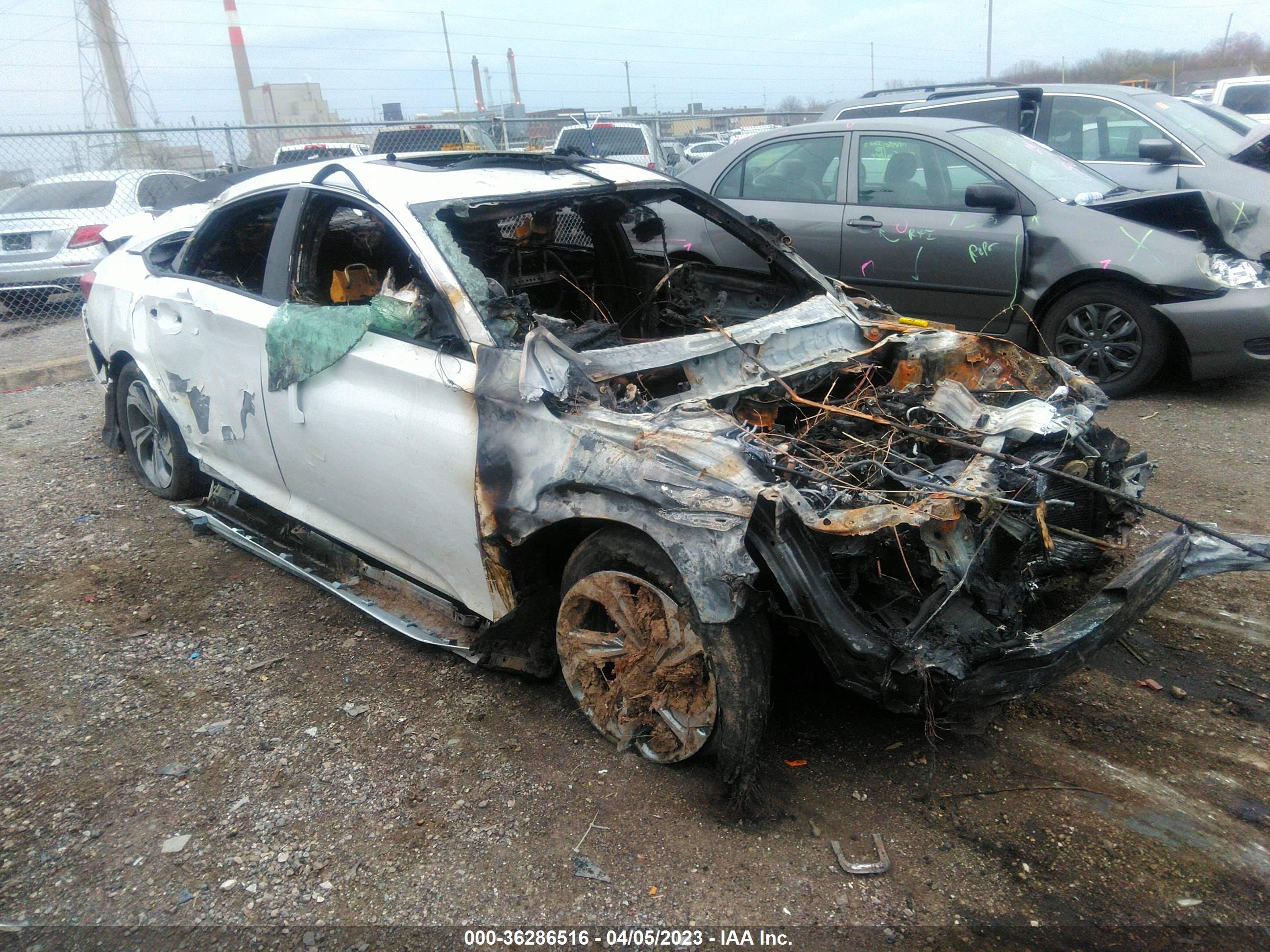 HONDA ACCORD 2019 1hgcv1f48ka086767