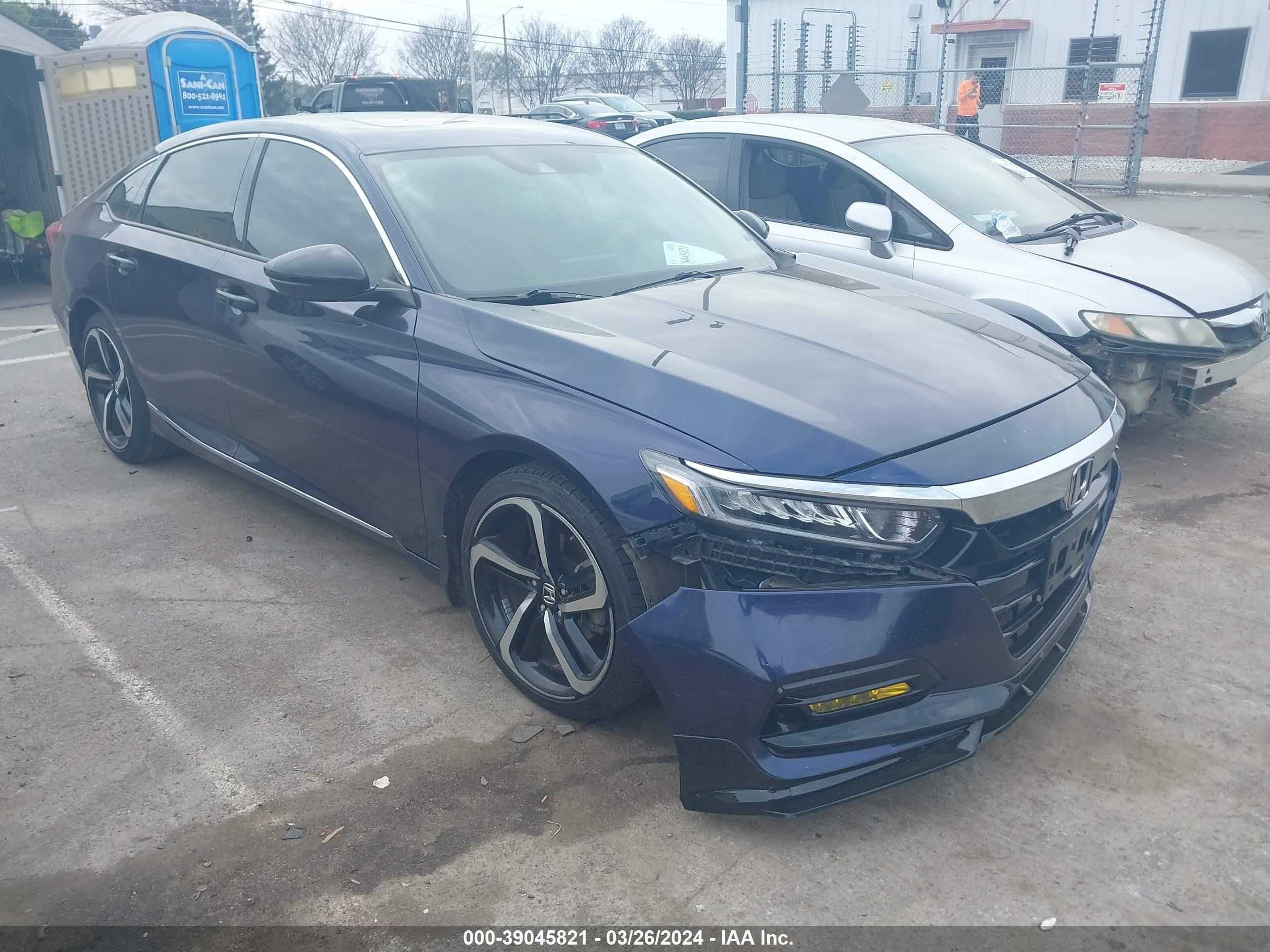 HONDA ACCORD 2018 1hgcv1f68ja093136