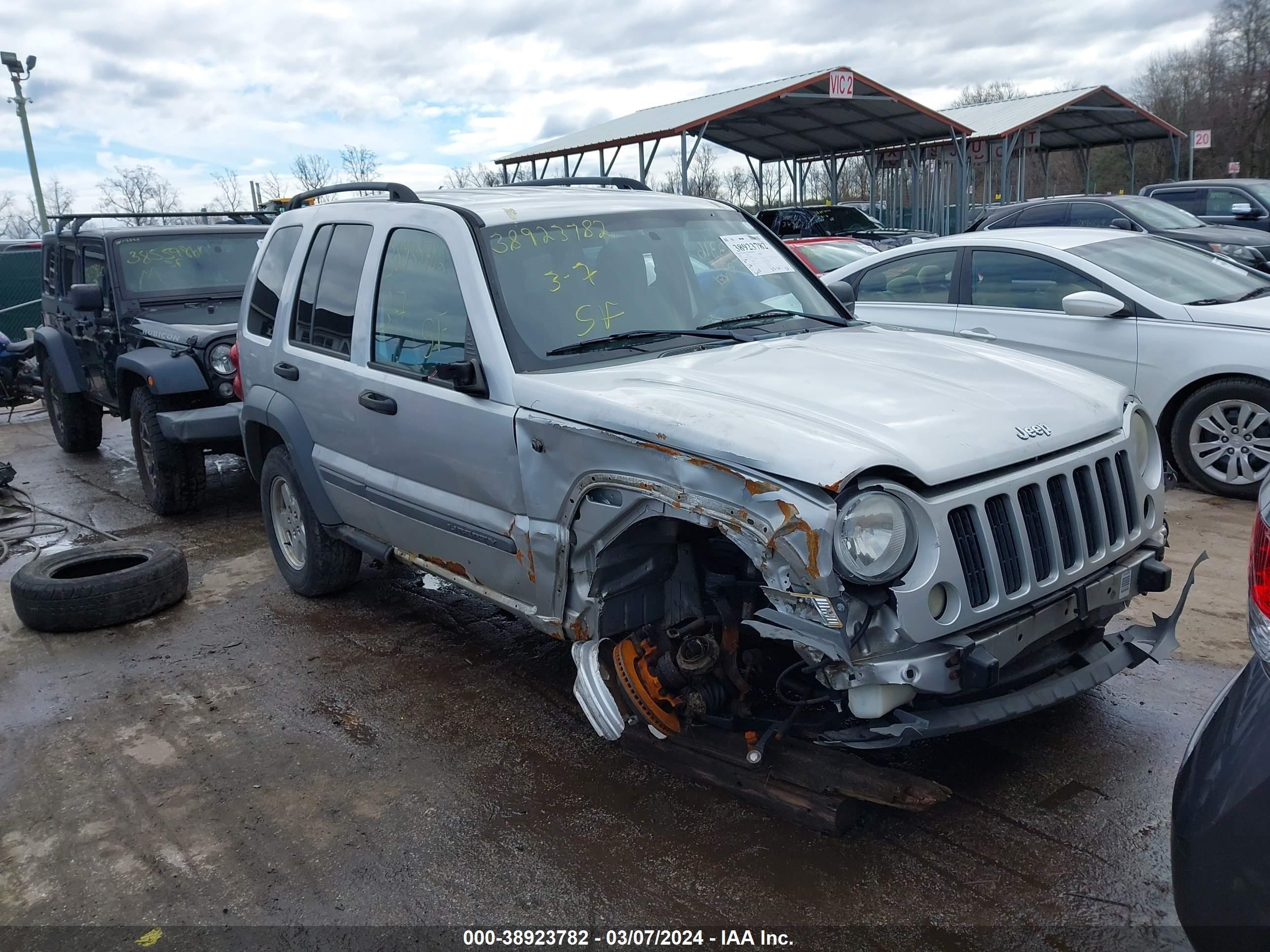 JEEP LIBERTY (NORTH AMERICA) 2005 1j4gl48k15w704855