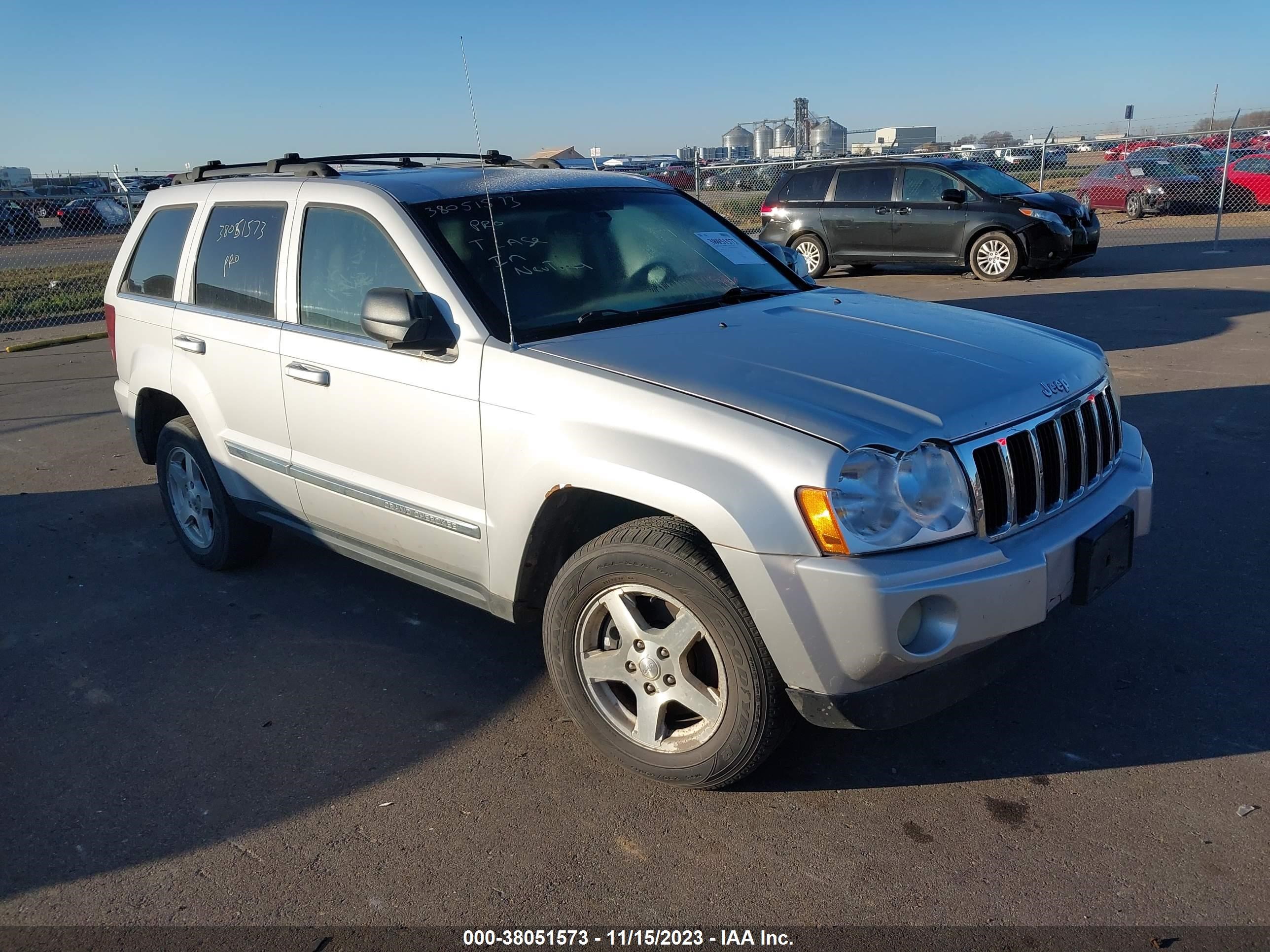 JEEP GRAND CHEROKEE 2005 1j4hr58n75c729182