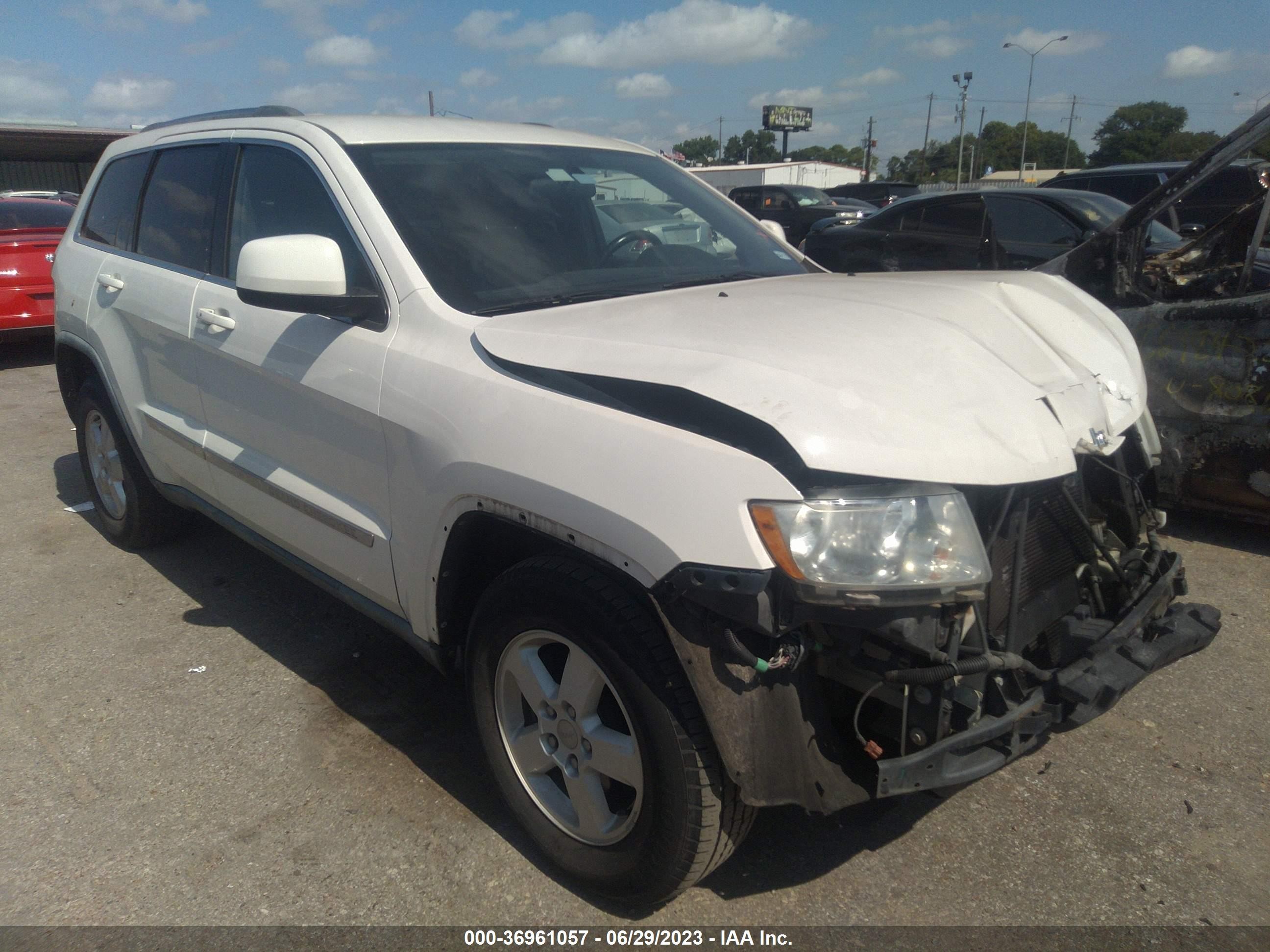 JEEP GRAND CHEROKEE 2011 1j4rs4gg5bc553931