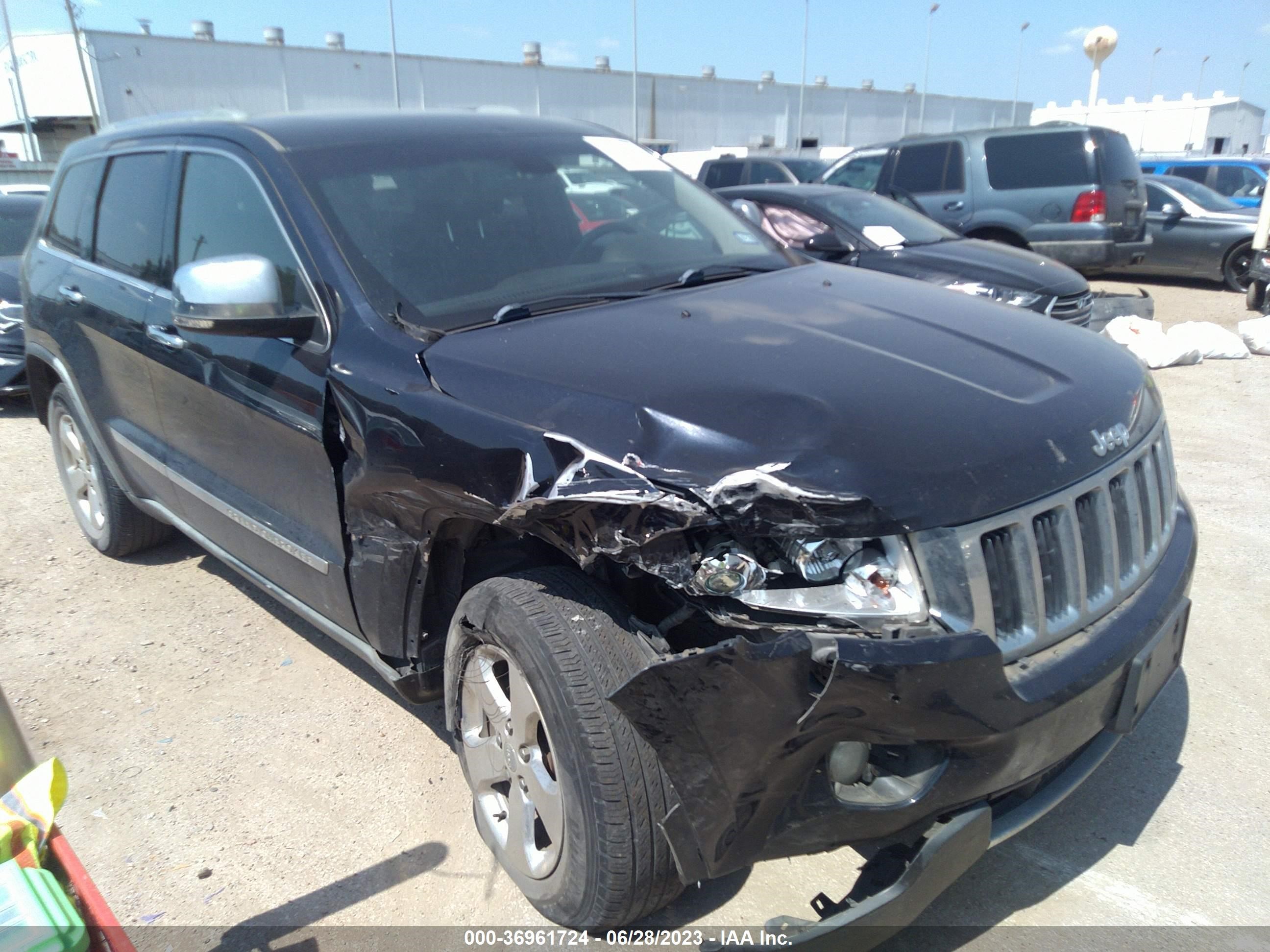 JEEP GRAND CHEROKEE 2011 1j4rs5gg8bc679786