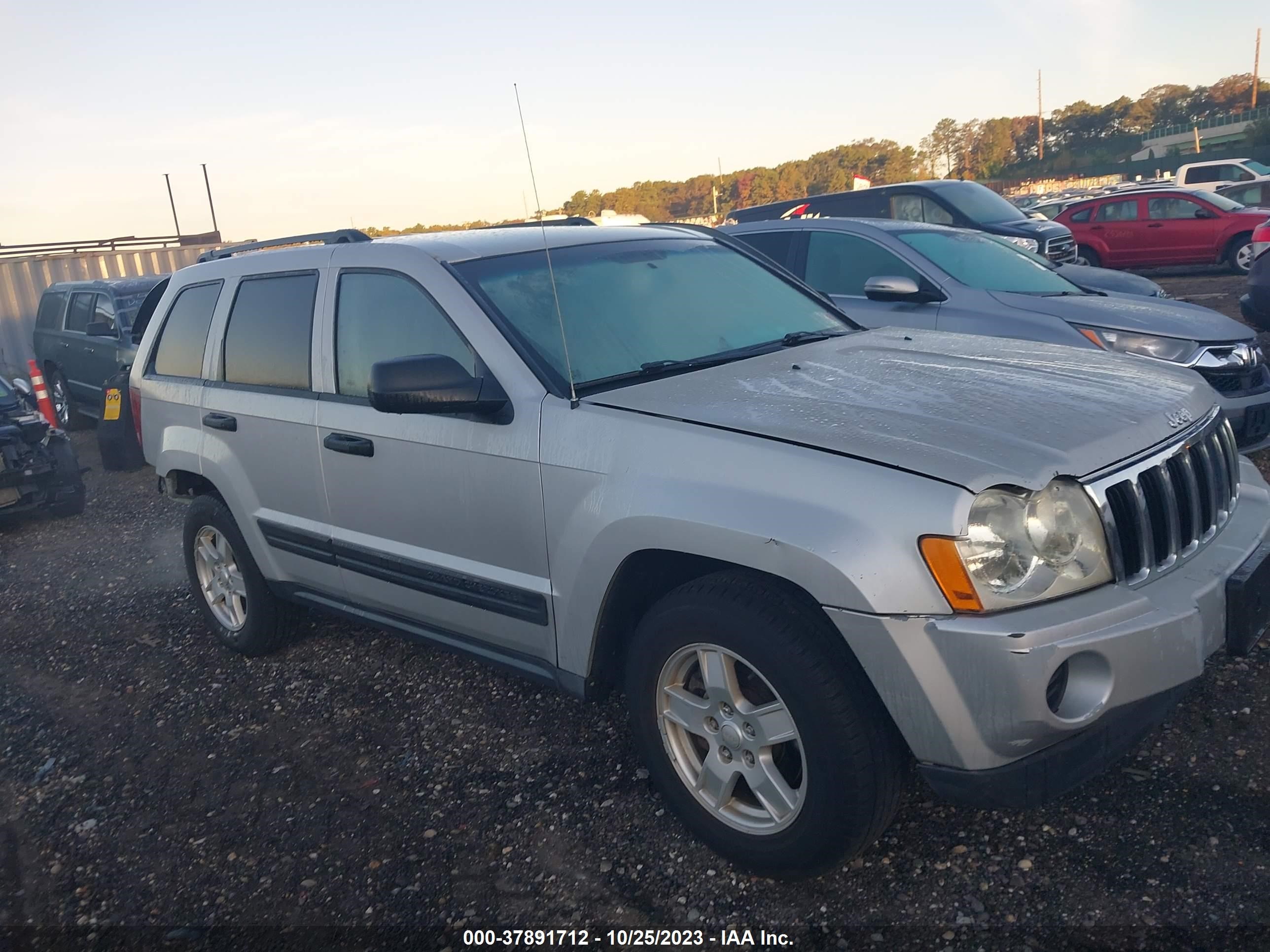 JEEP GRAND CHEROKEE 2005 1j8gr48k15c556043