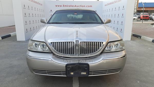 LINCOLN TOWN CAR 2004 1l1fm81w34y678620