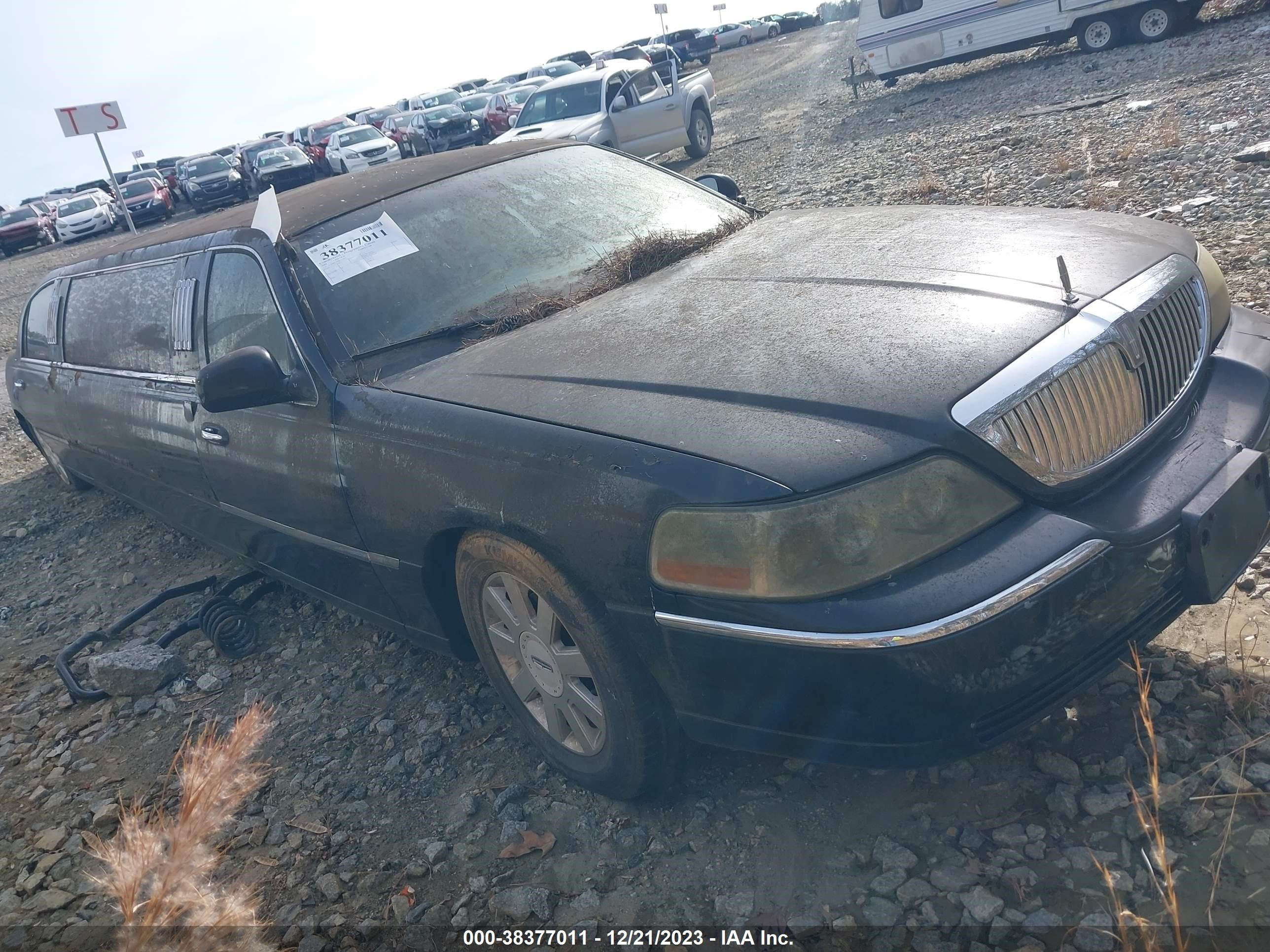 LINCOLN TOWN CAR 2004 1l1fm81w44y670915