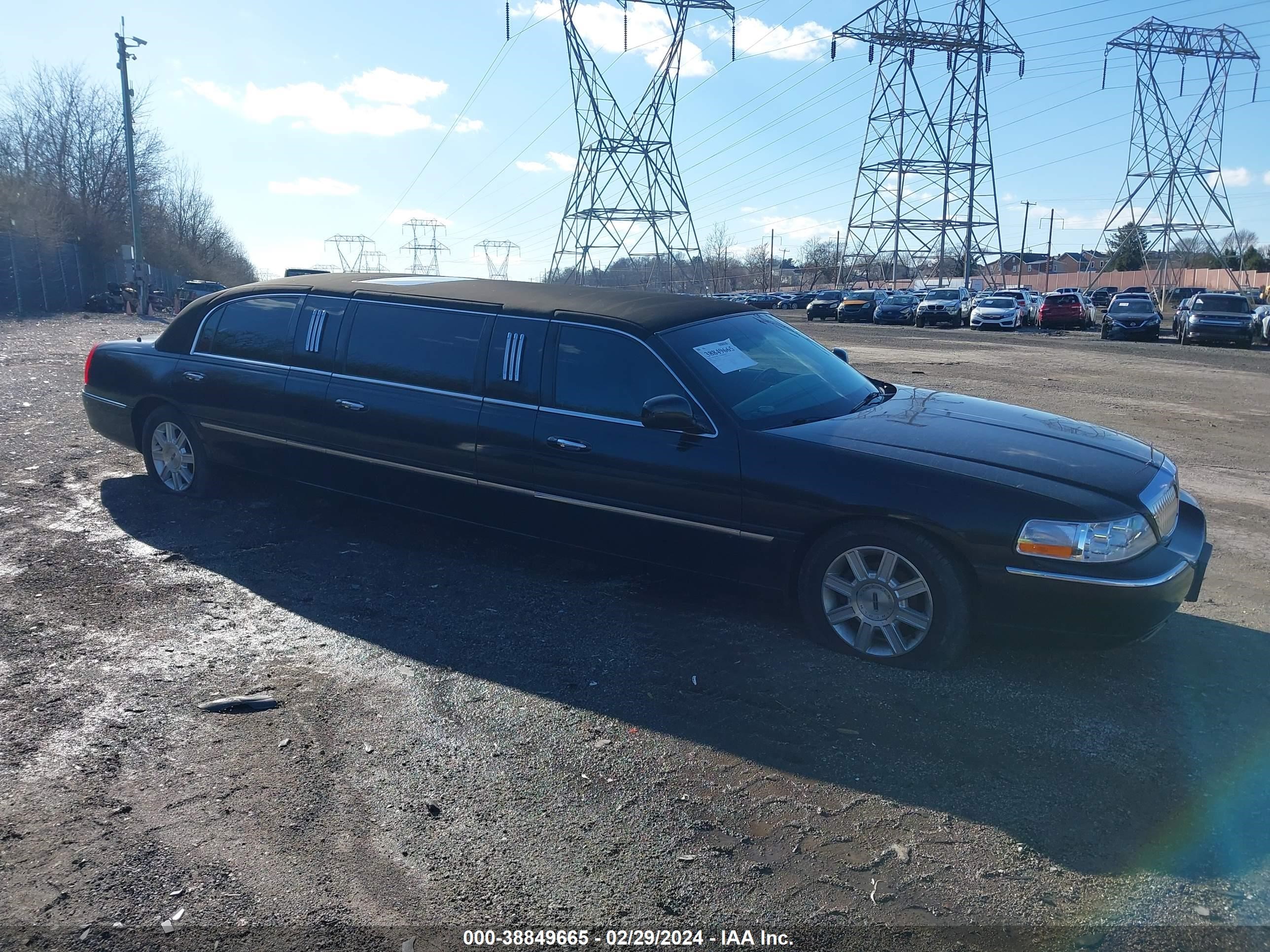 LINCOLN TOWN CAR 2007 1l1fm88w17y601335