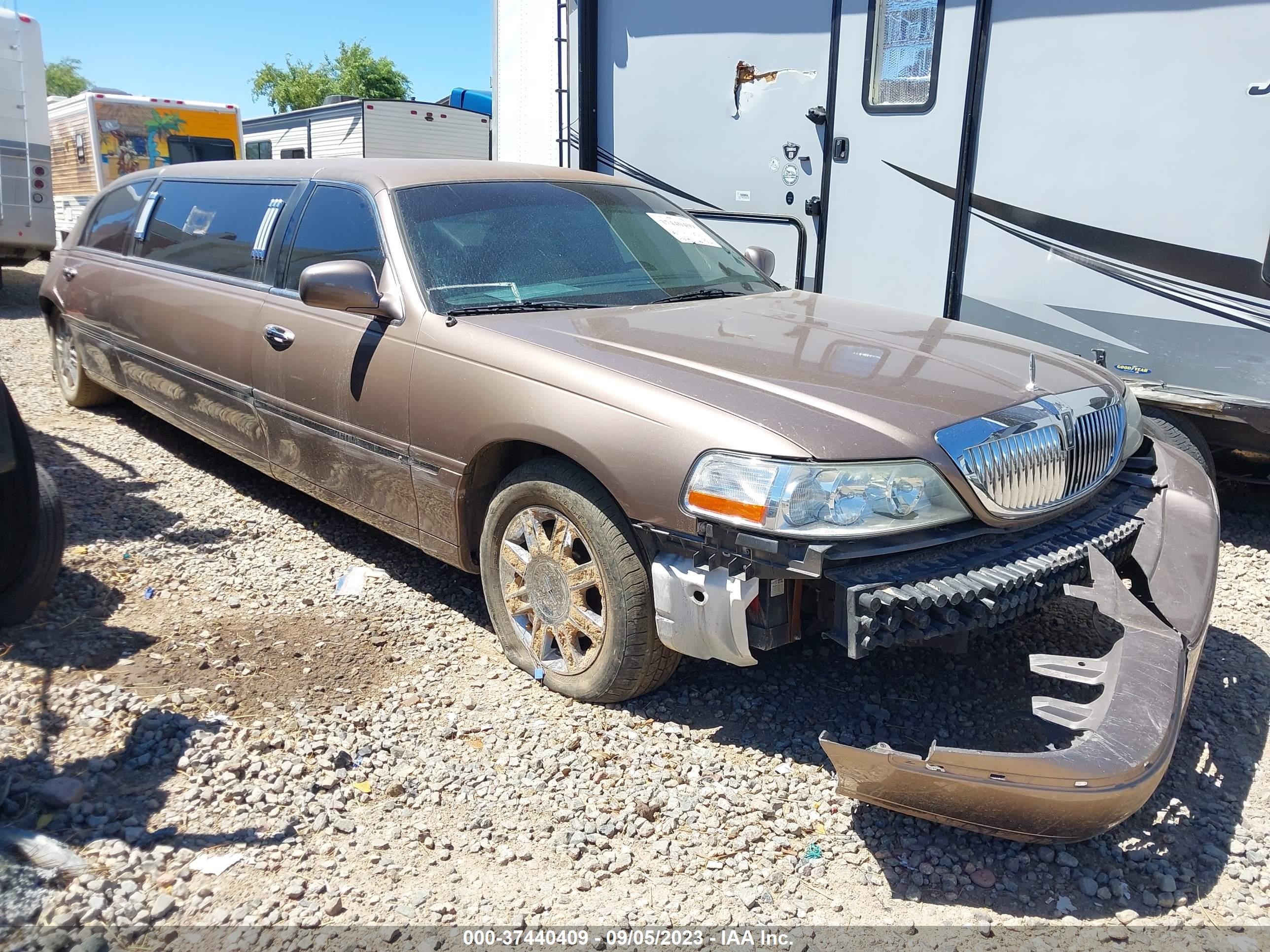 LINCOLN TOWN CAR 2007 1l1fm88w17y632472