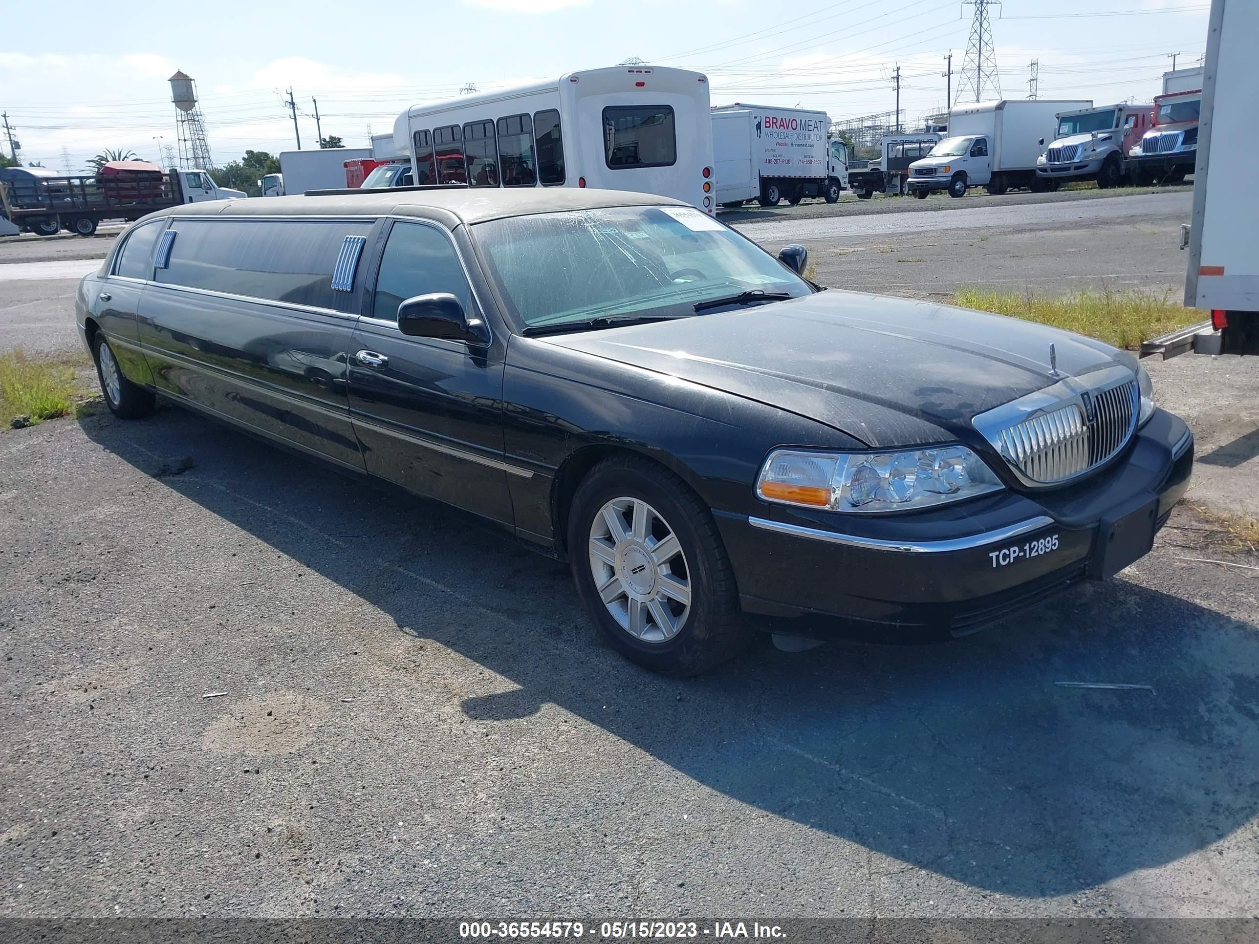 LINCOLN TOWN CAR 2006 1l1fm88wx6y641220