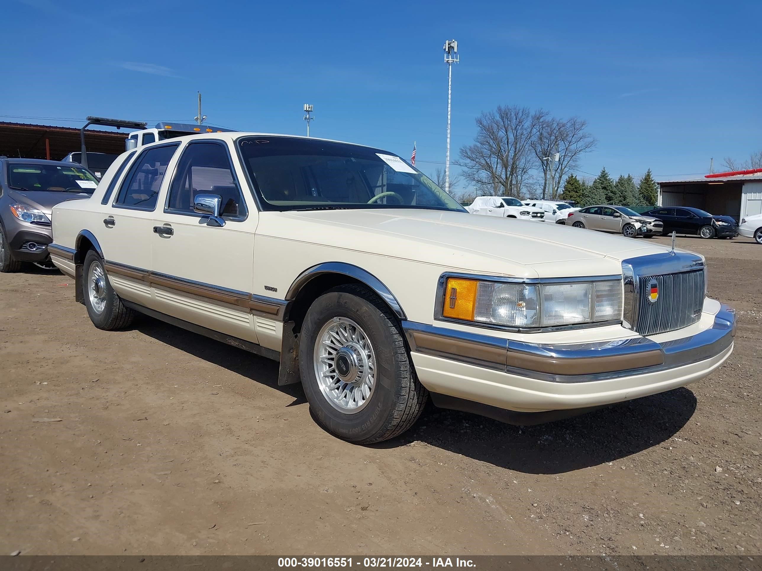 LINCOLN TOWN CAR 1990 1lncm81f2ly828829