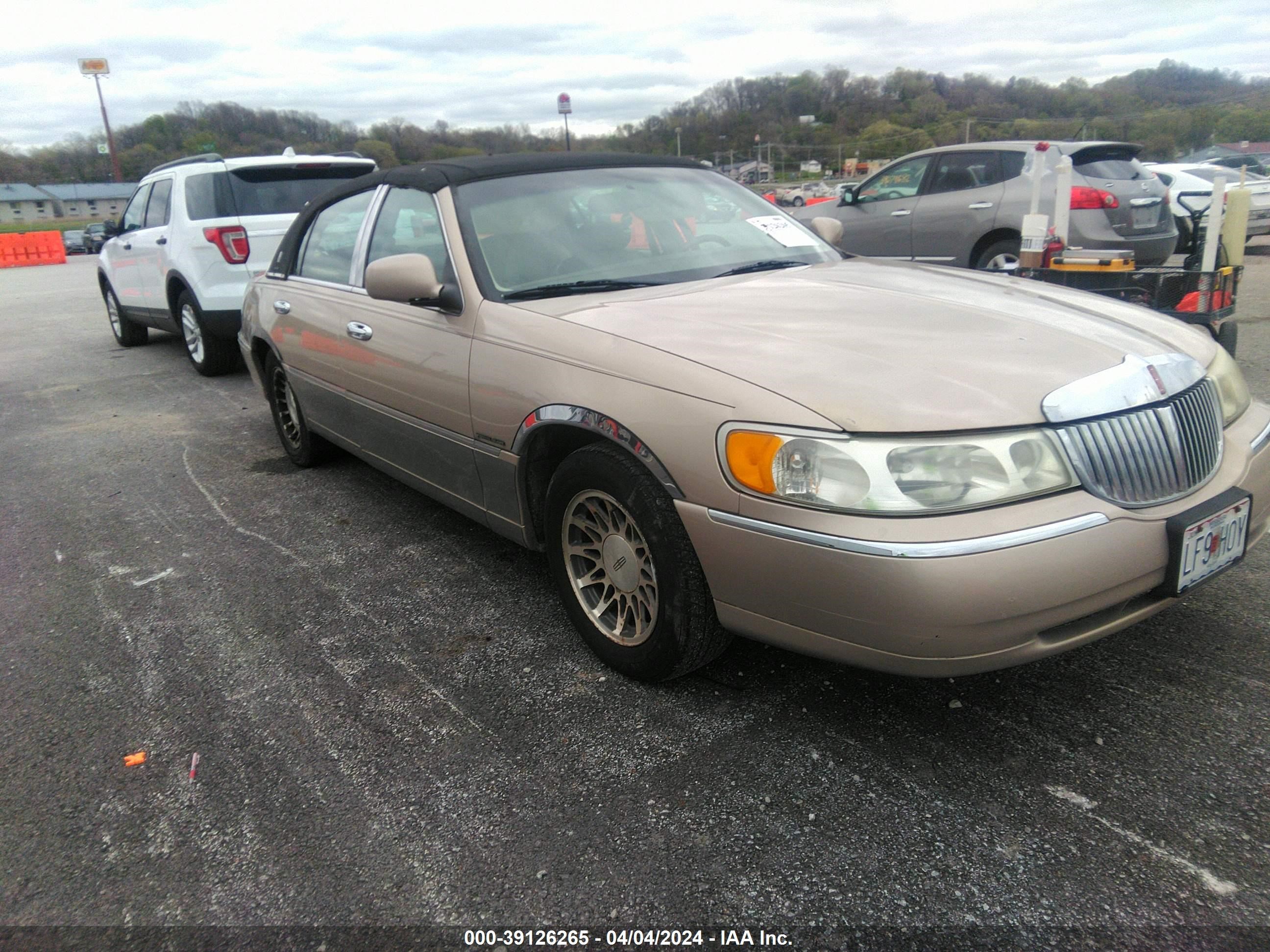 LINCOLN TOWN CAR 1998 1lnfm81wxwy719763