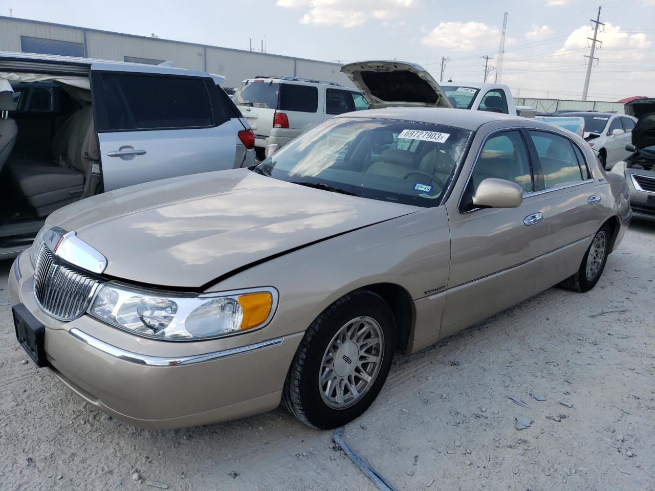 LINCOLN TOWN CAR 1998 1lnfm82w0wy702243