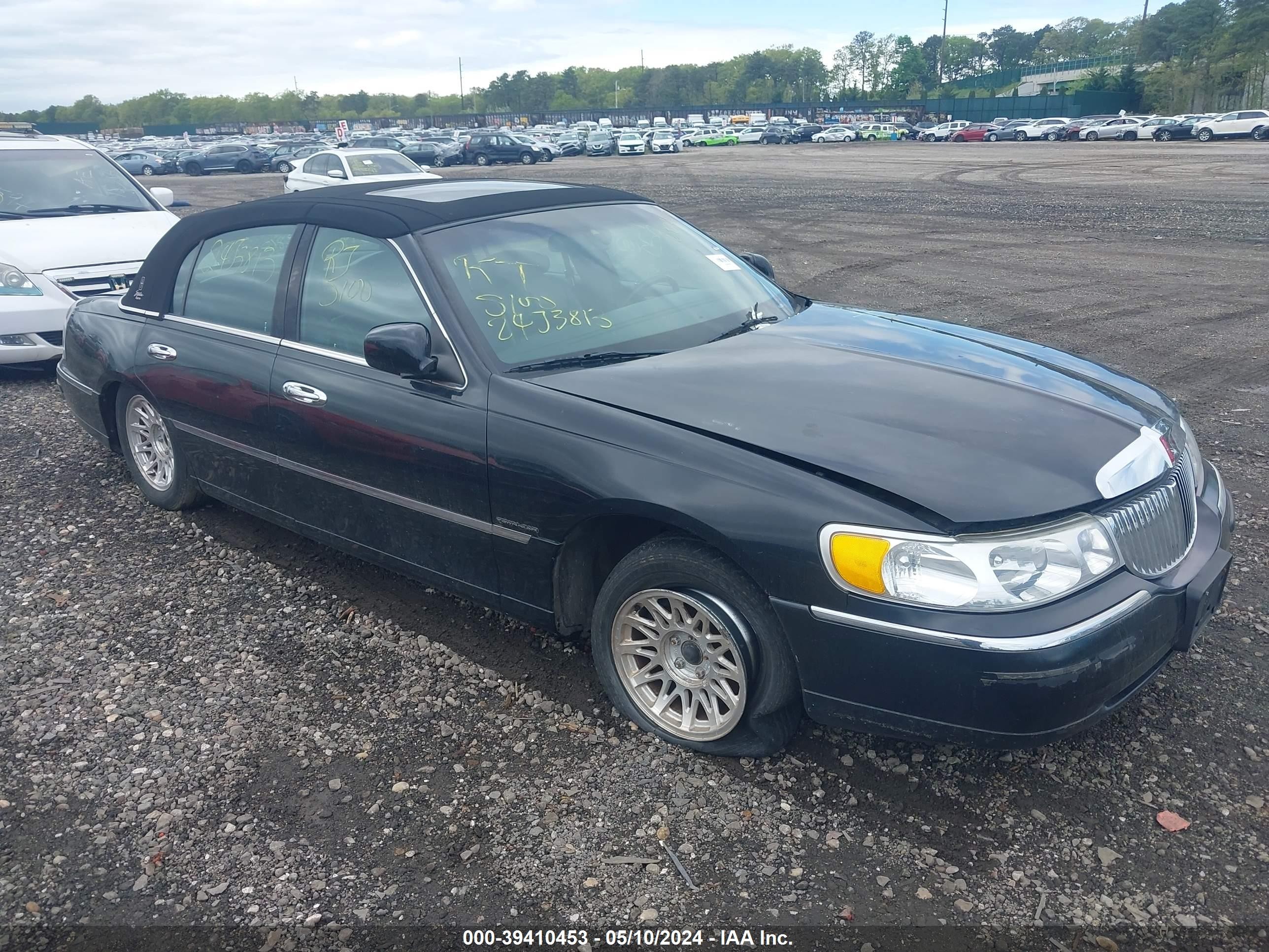 LINCOLN TOWN CAR 1998 1lnfm82w1wy693150