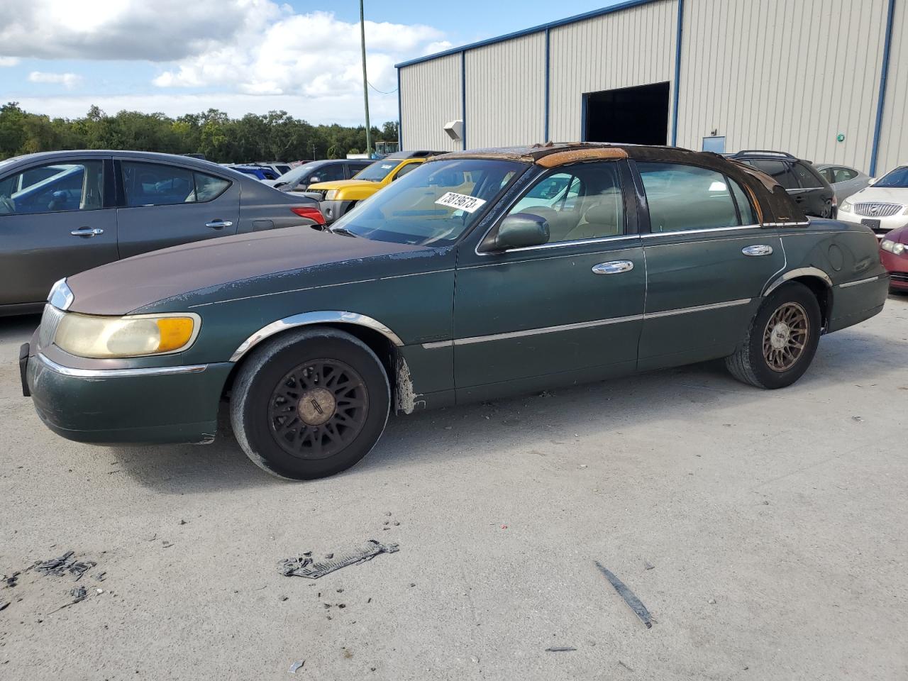 LINCOLN TOWN CAR 1998 1lnfm82w5wy638085