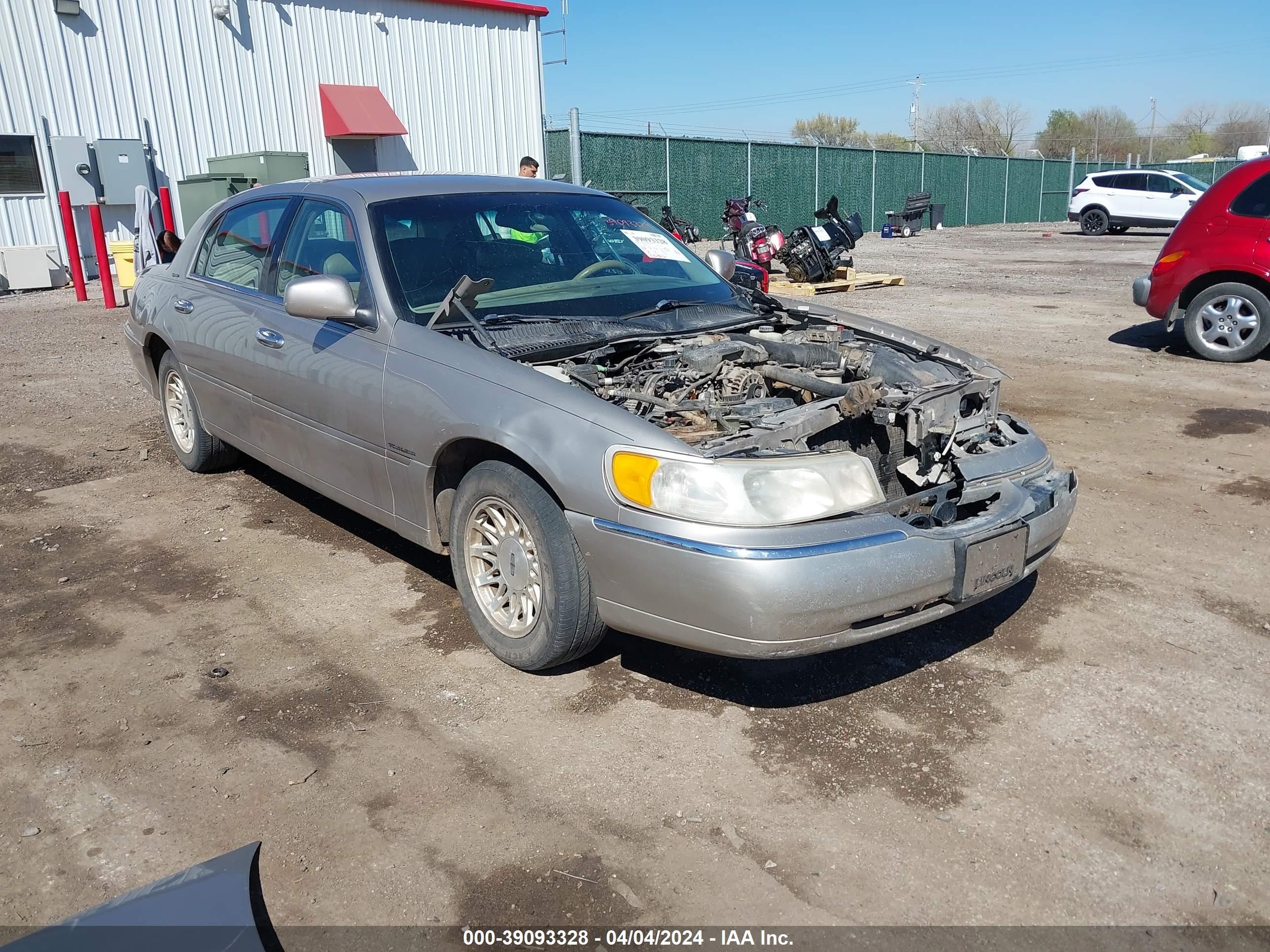 LINCOLN TOWN CAR 1999 1lnfm82w5xy604214