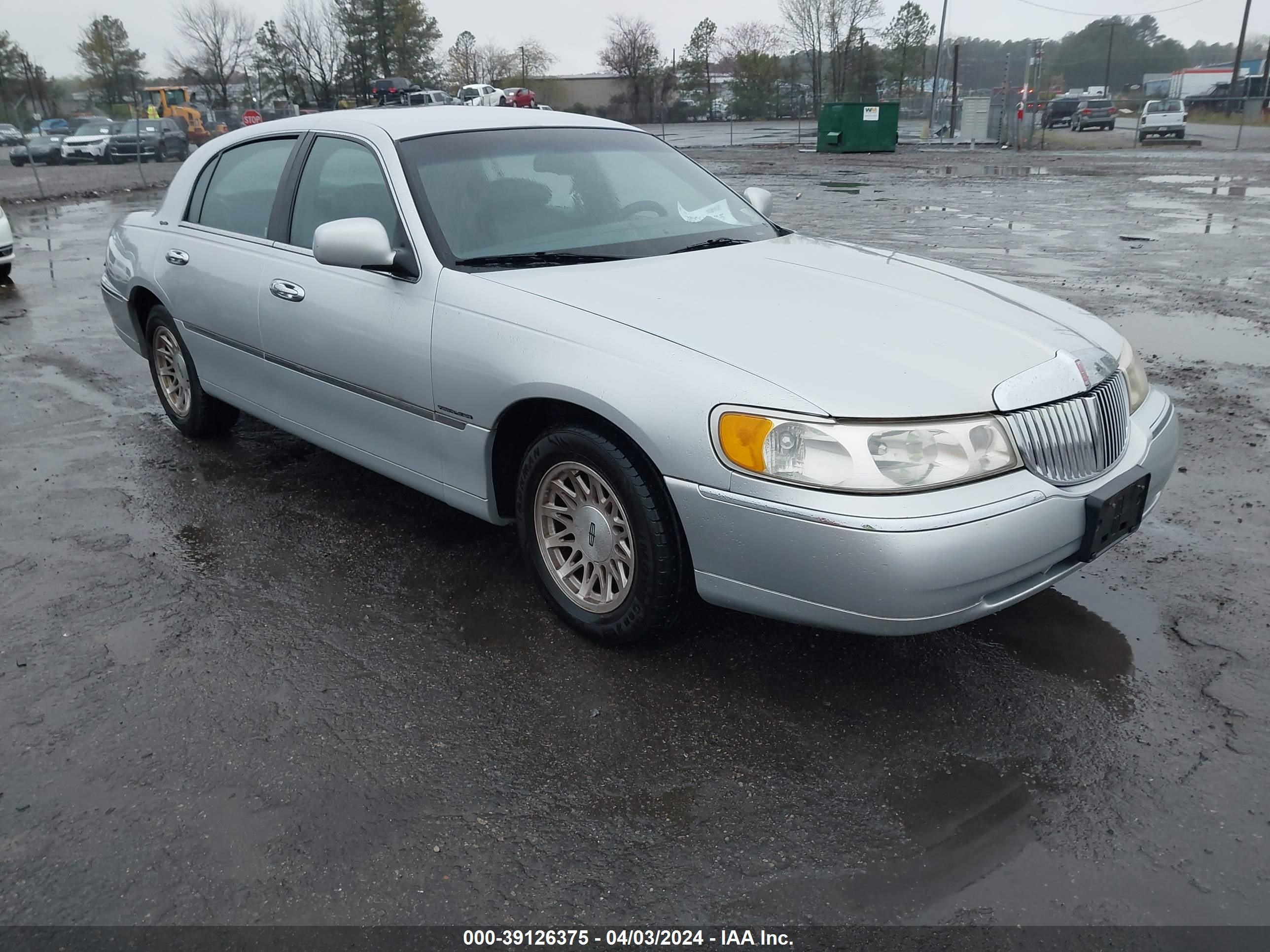 LINCOLN TOWN CAR 1998 1lnfm82w6wy730905