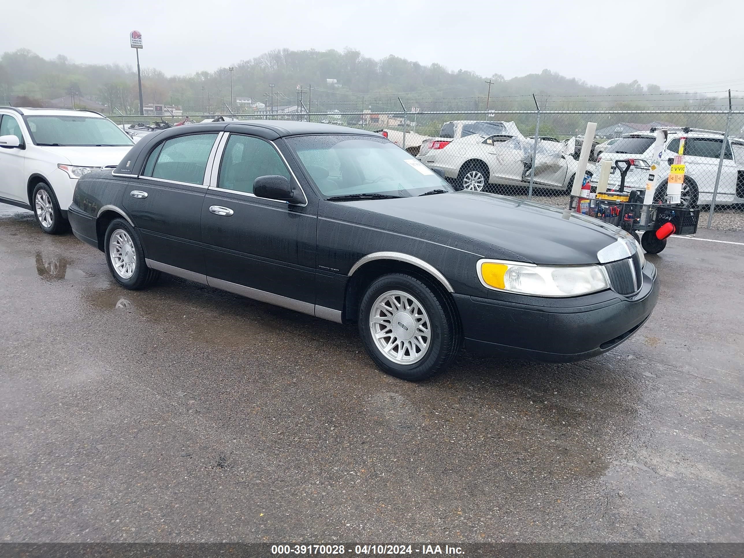 LINCOLN TOWN CAR 1998 1lnfm82w7wy708556