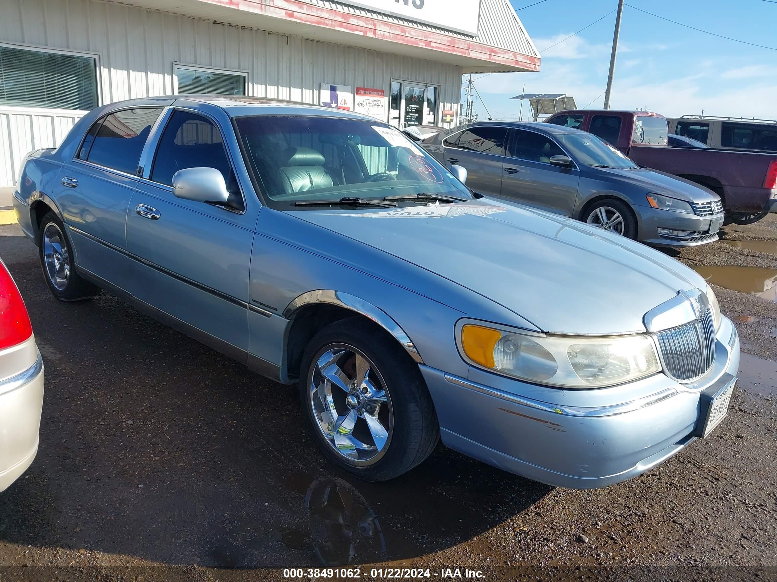 LINCOLN TOWN CAR 1998 1lnfm82w9wy722538