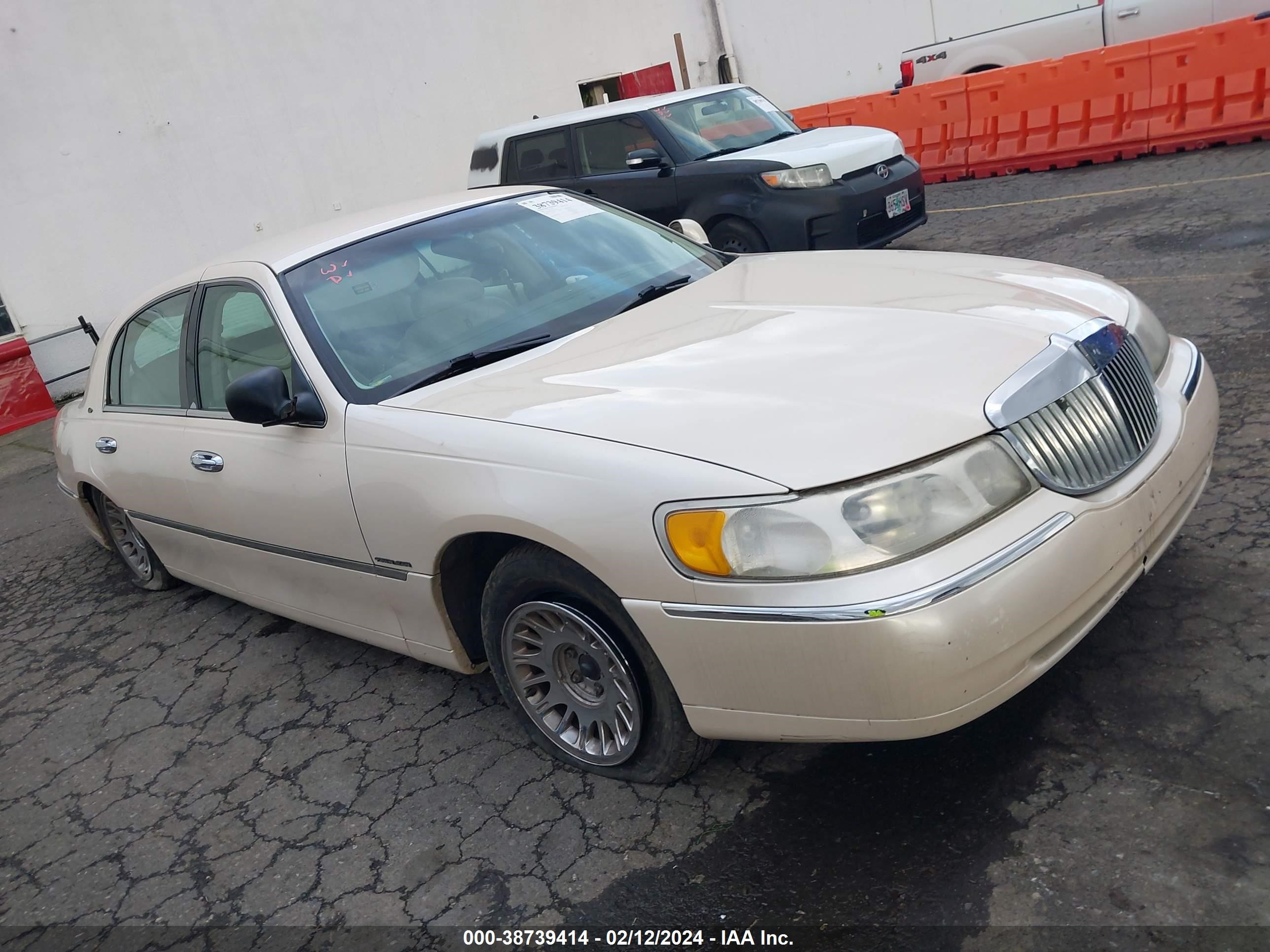 LINCOLN TOWN CAR 1998 1lnfm83w0wy665726