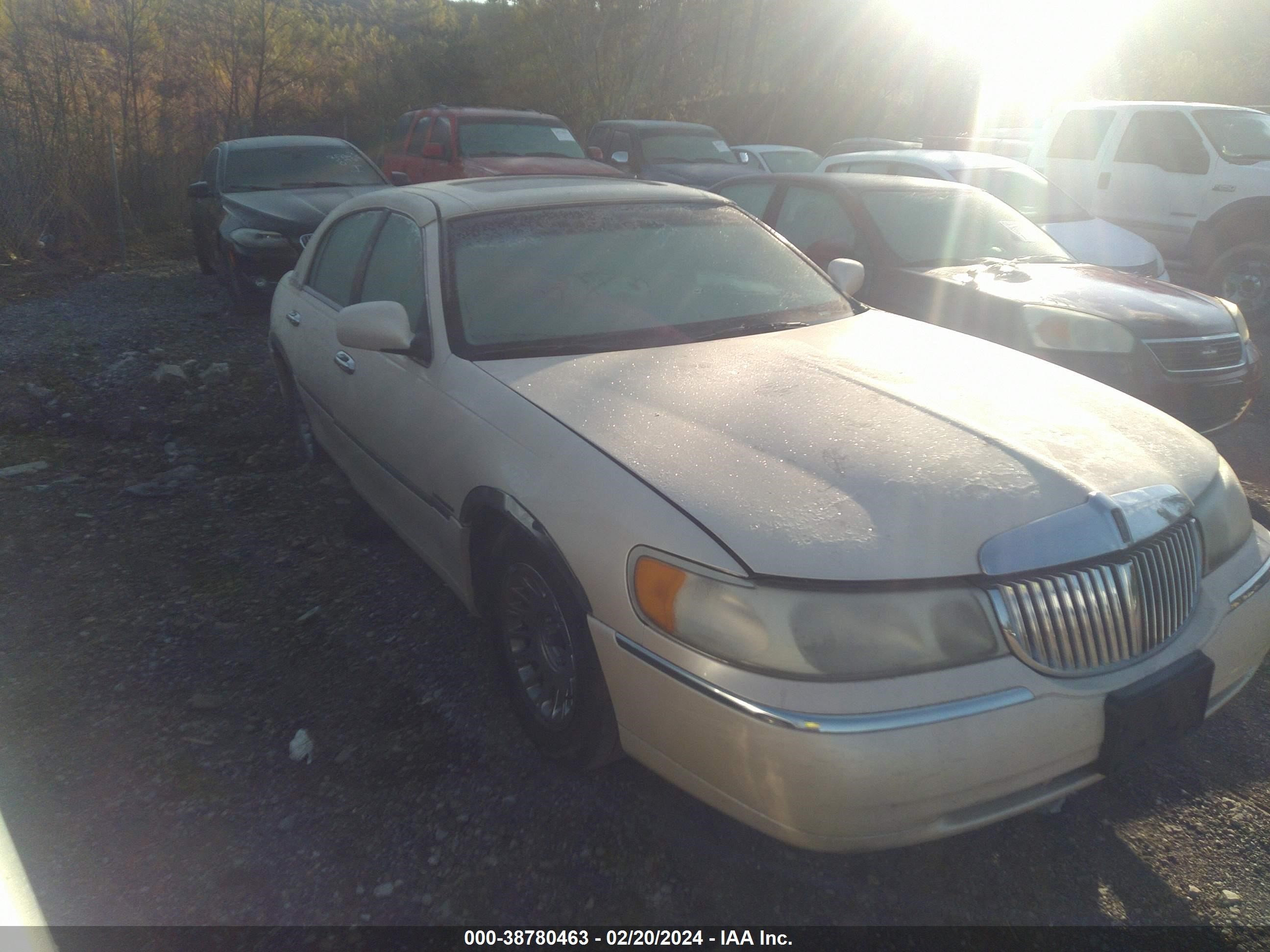 LINCOLN TOWN CAR 1998 1lnfm83w0wy725648