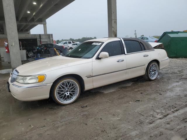 LINCOLN TOWNCAR 1998 1lnfm83w1wy678100