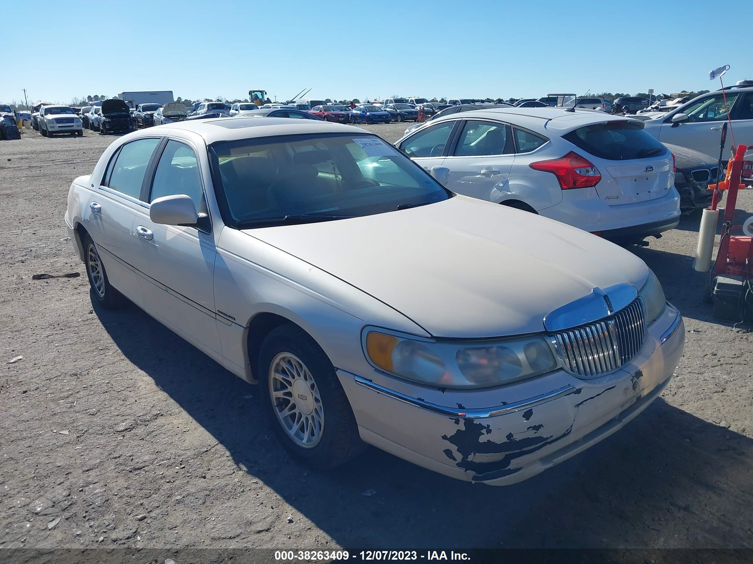 LINCOLN TOWN CAR 1998 1lnfm83w4wy692735