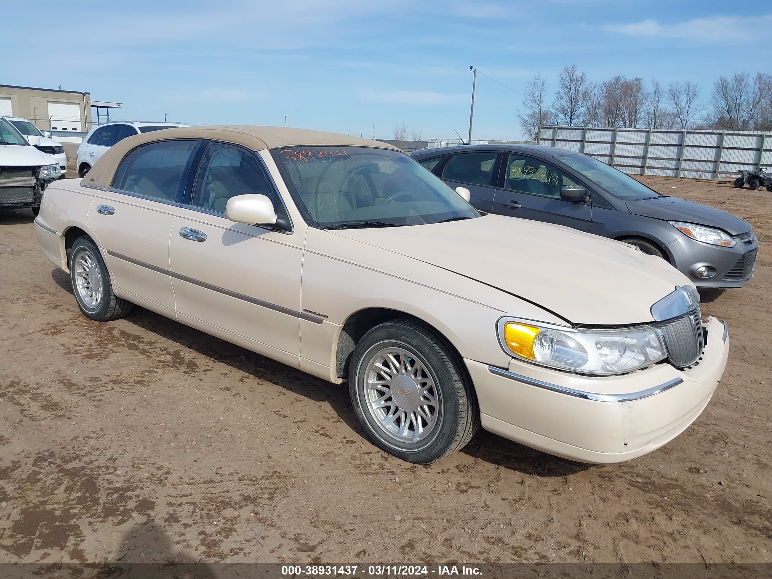 LINCOLN TOWN CAR 1998 1lnfm83w6wy685687