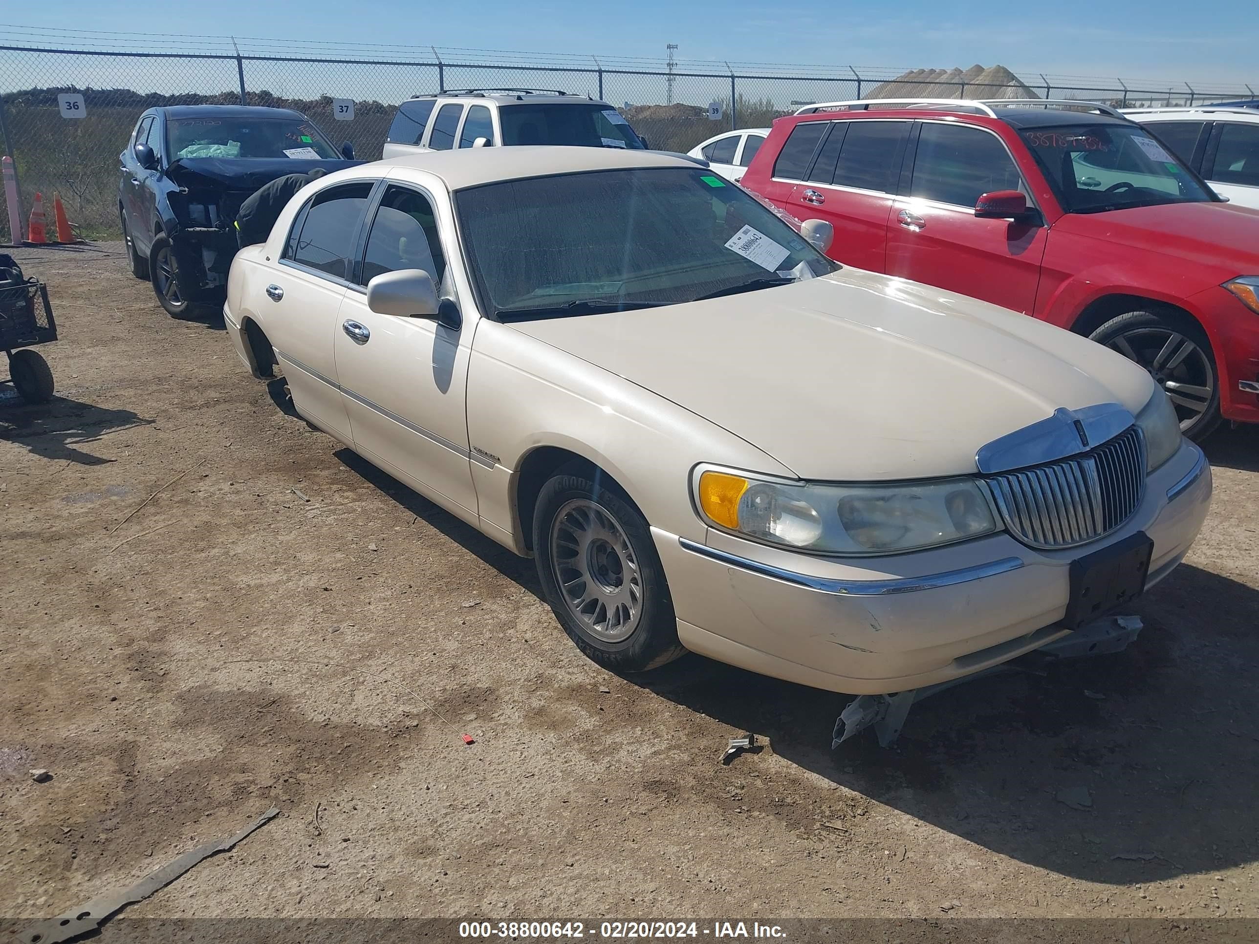 LINCOLN TOWN CAR 1998 1lnfm83w7wy655436