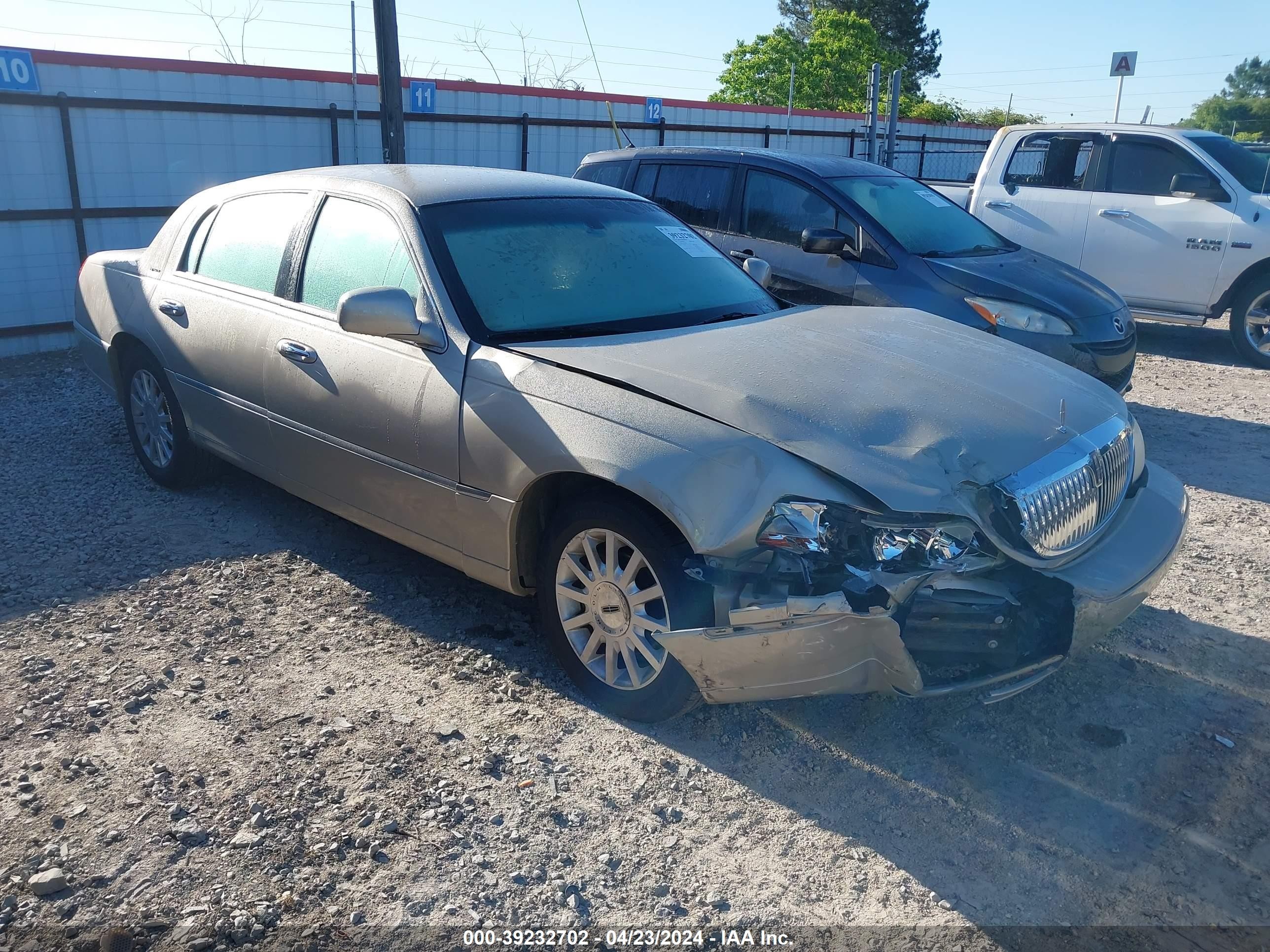 LINCOLN TOWN CAR 2006 1lnhm81v26y634836