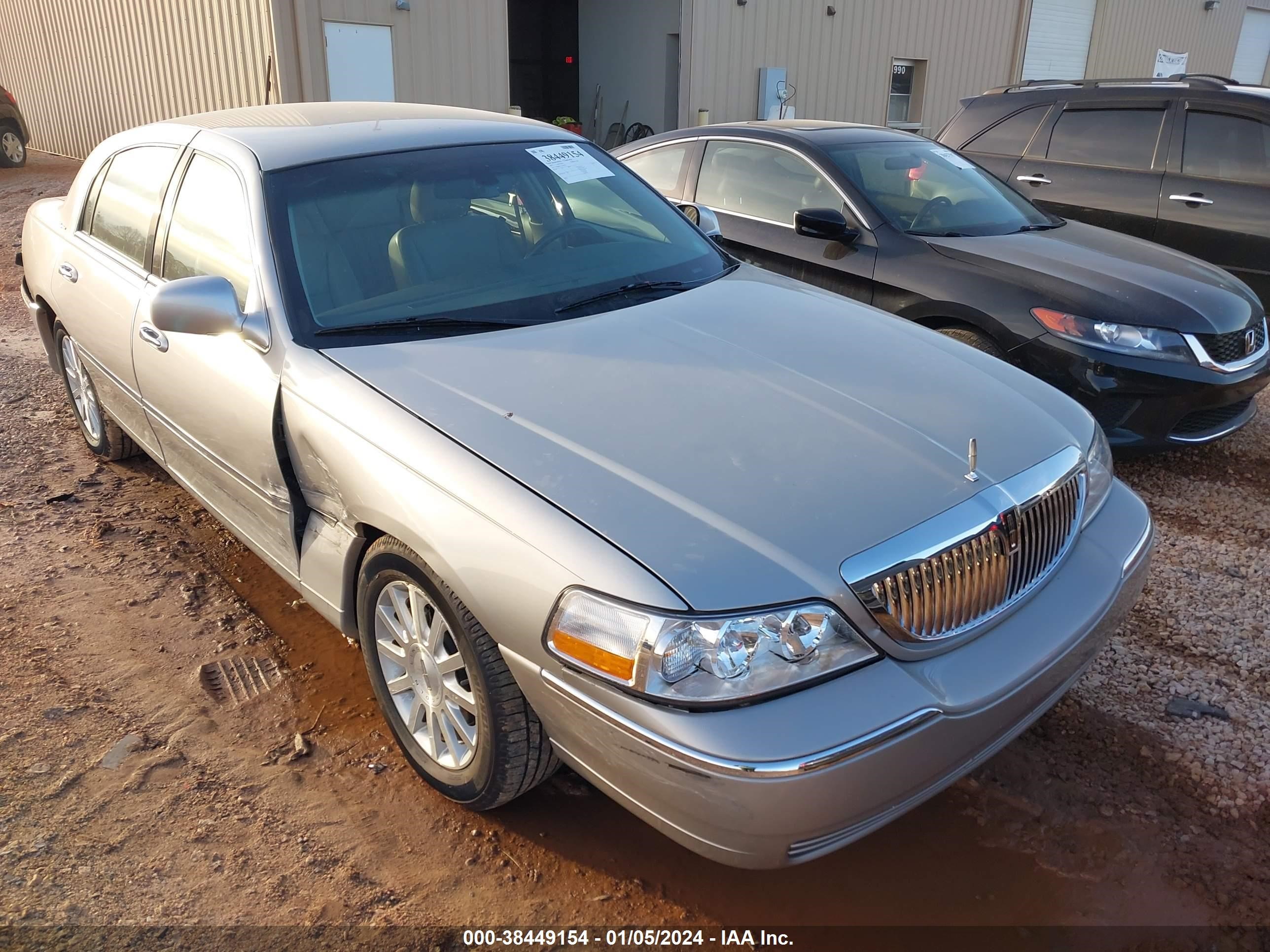 LINCOLN TOWN CAR 2007 1lnhm81v27y614555