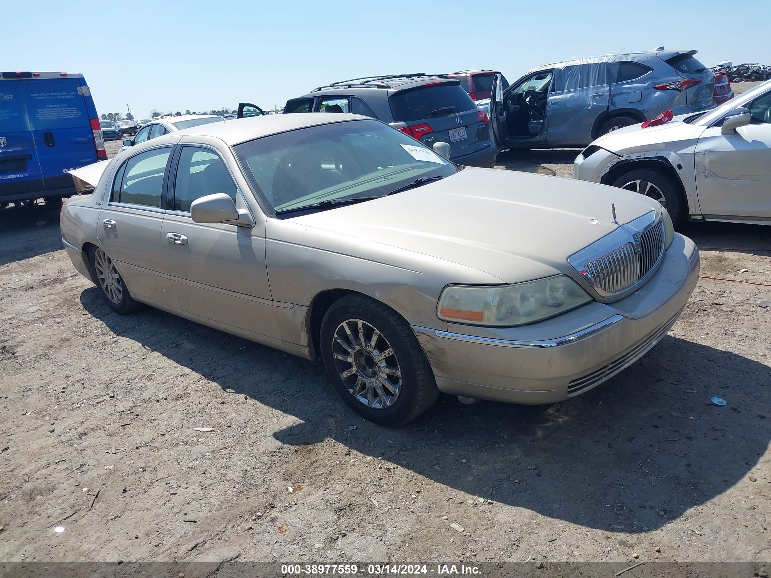 LINCOLN TOWN CAR 2007 1lnhm81v57y603954