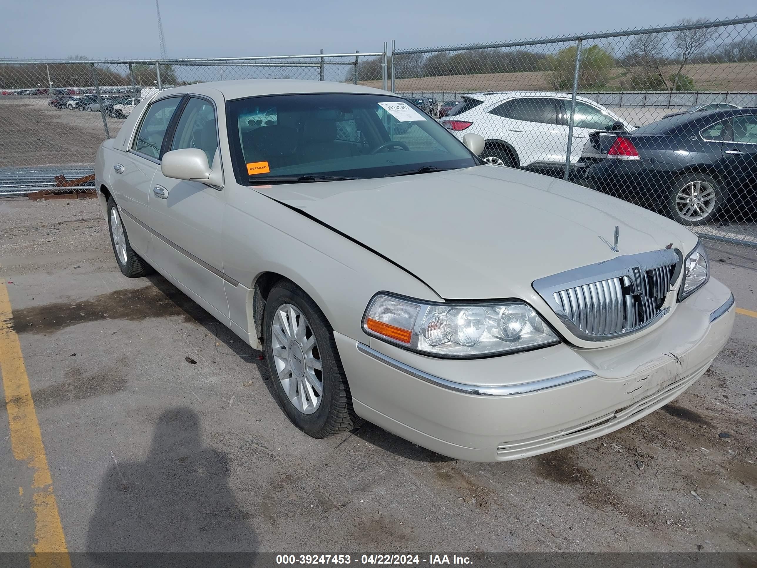 LINCOLN TOWN CAR 2007 1lnhm81v57y625758