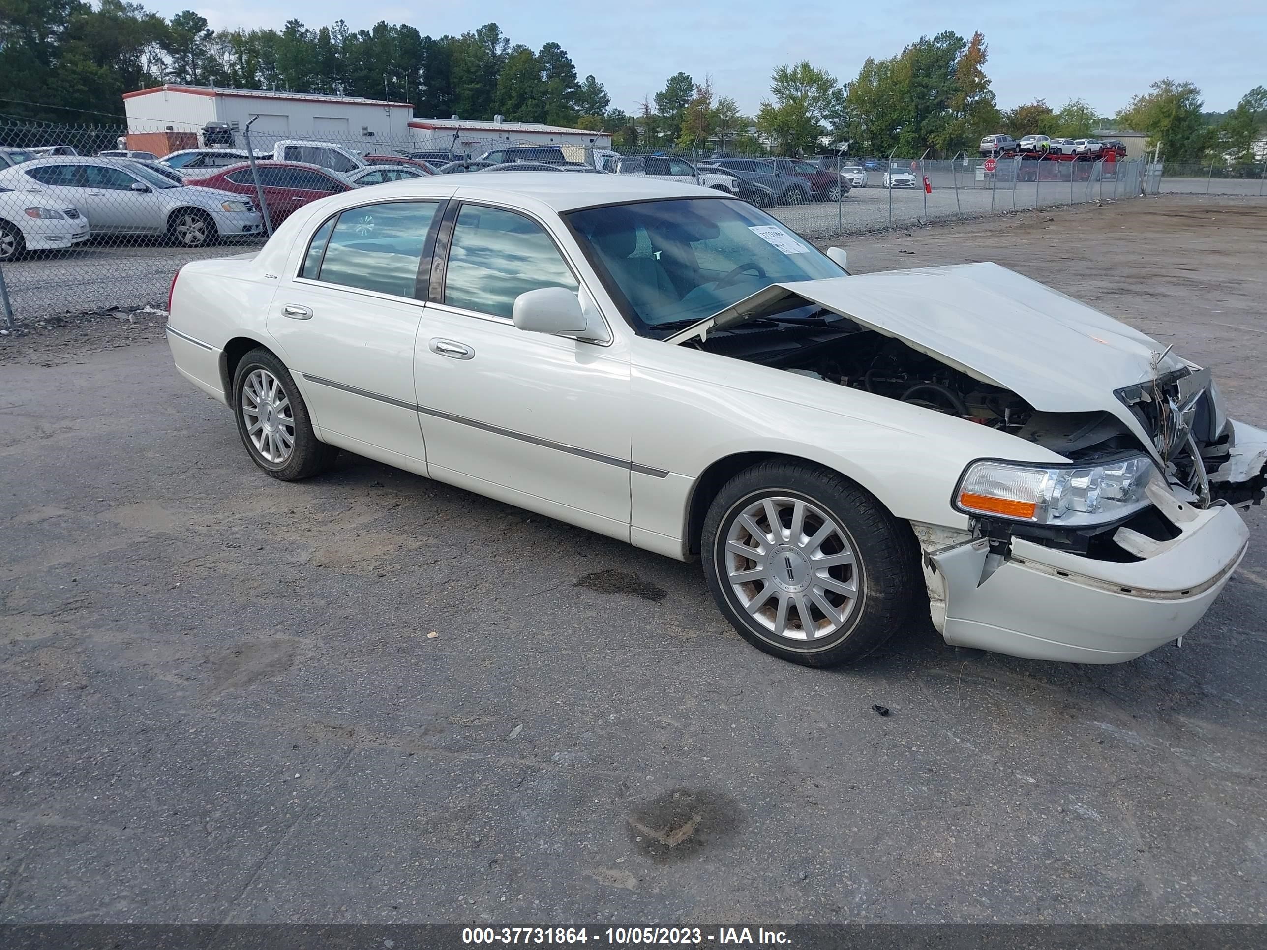 LINCOLN TOWN CAR 2006 1lnhm81v76y623413