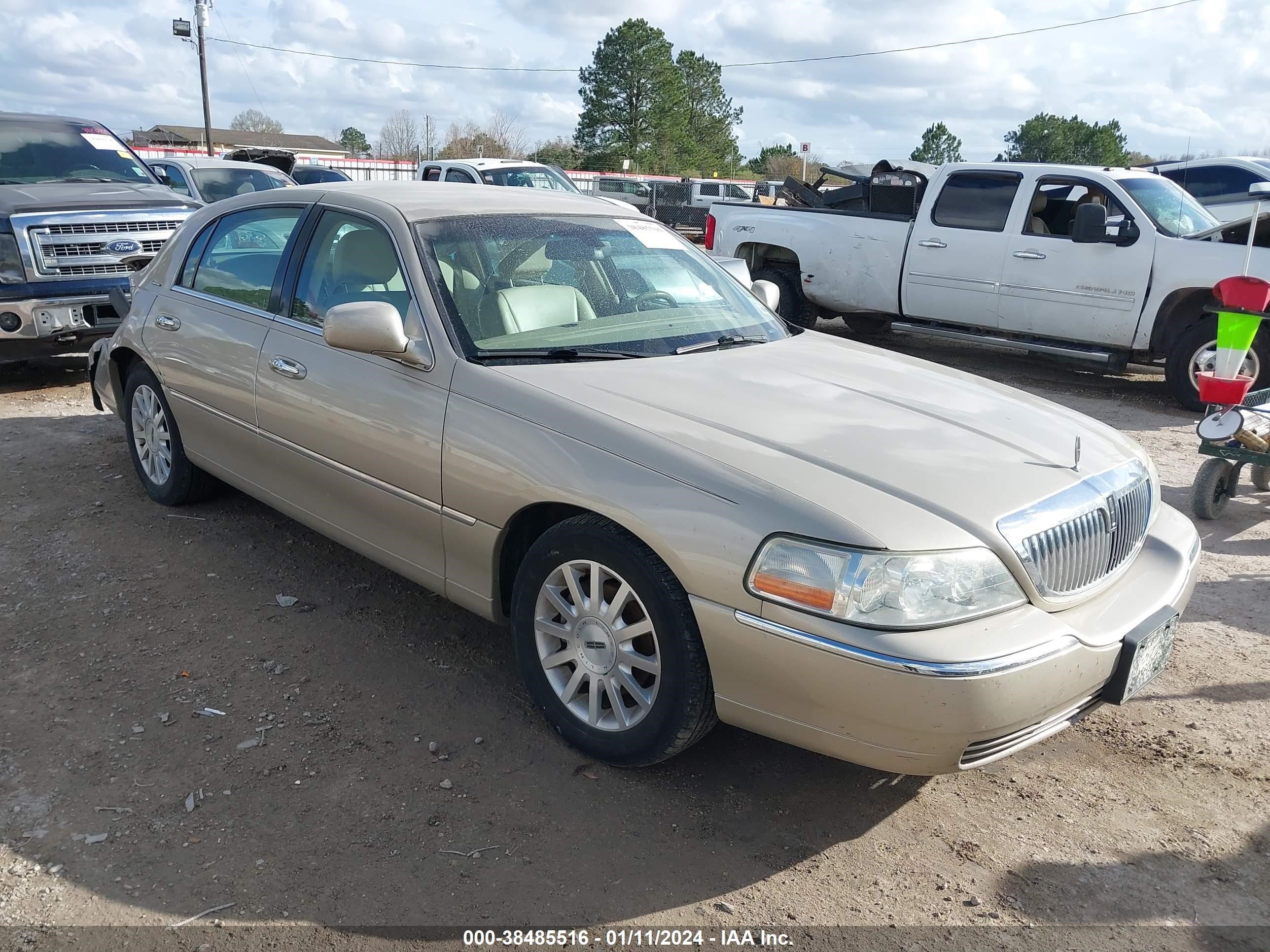 LINCOLN TOWN CAR 2007 1lnhm81v87y600224