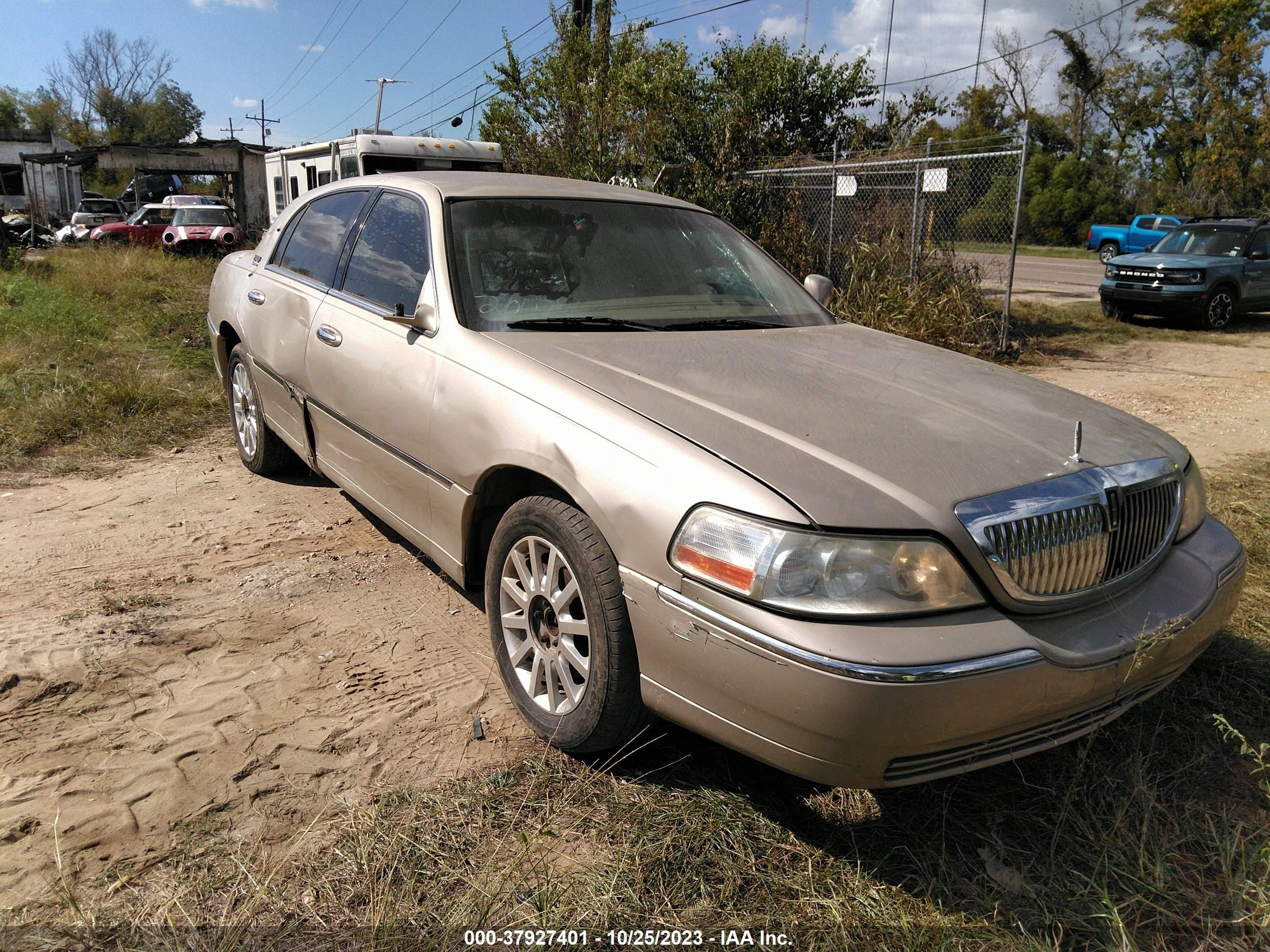 LINCOLN TOWN CAR 2007 1lnhm81v87y609506